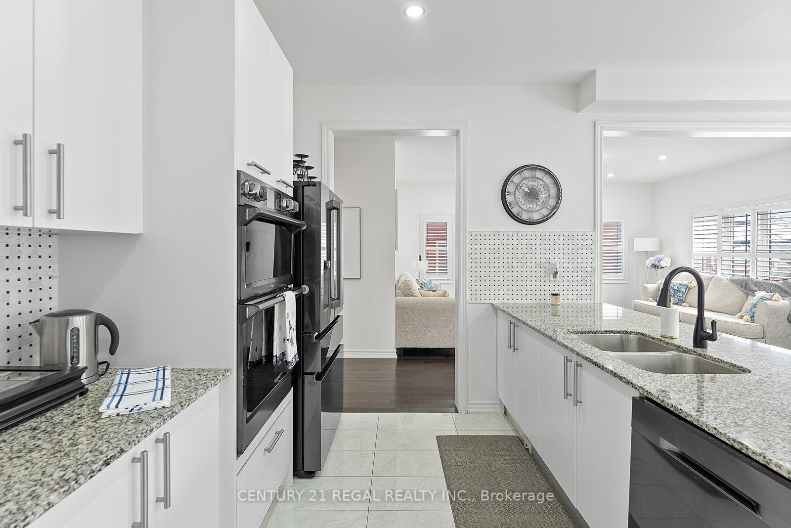 Photo 11 of 38 Lyle Drive, Clarington, Bowmanville — HOMEH