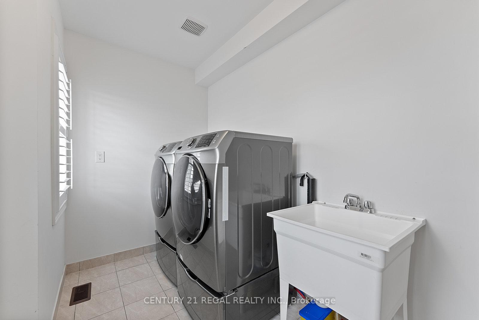 Photo 21 of 38 Lyle Drive, Clarington, Bowmanville — HOMEH