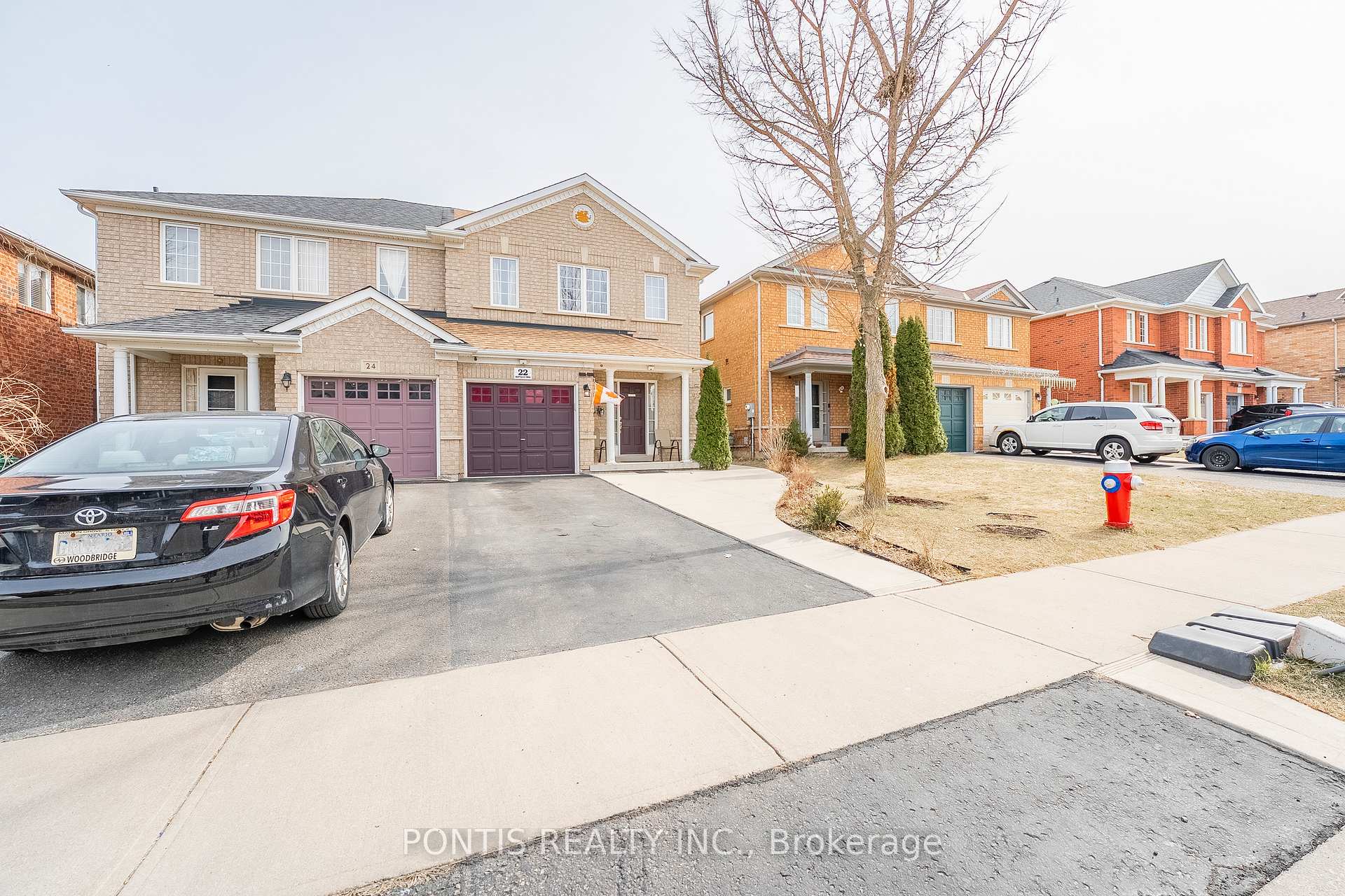 Photo 2 of 22 Mistdale Crescent, Brampton, Fletcher's Meadow — HOMEH
