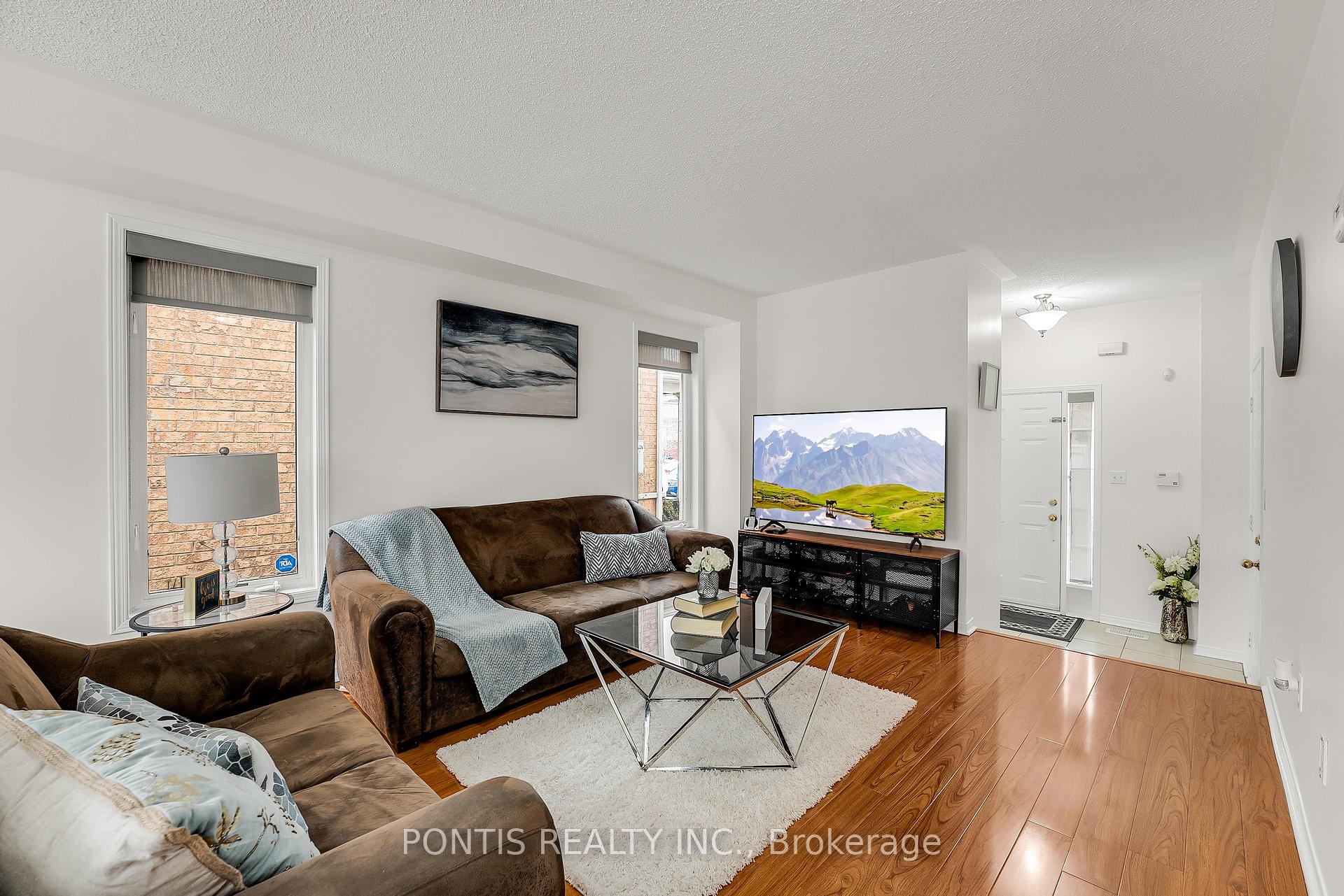 Photo 7 of 22 Mistdale Crescent, Brampton, Fletcher's Meadow — HOMEH