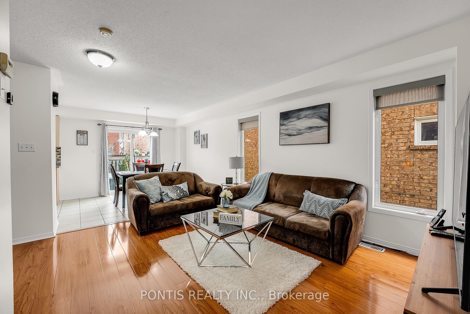Photo 8 of 22 Mistdale Crescent, Brampton, Fletcher's Meadow — HOMEH