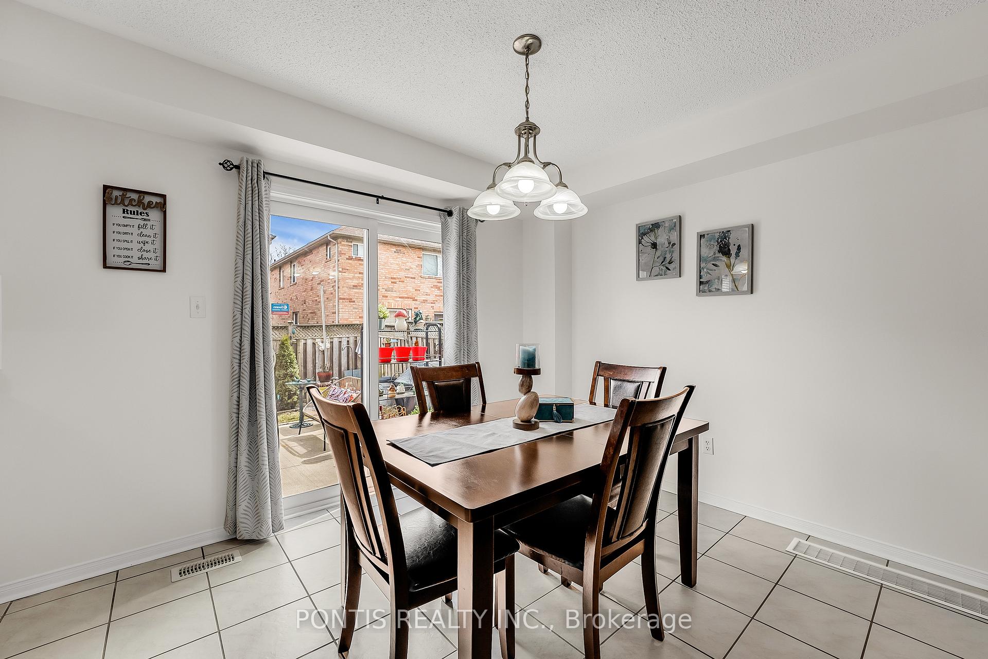 Photo 10 of 22 Mistdale Crescent, Brampton, Fletcher's Meadow — HOMEH