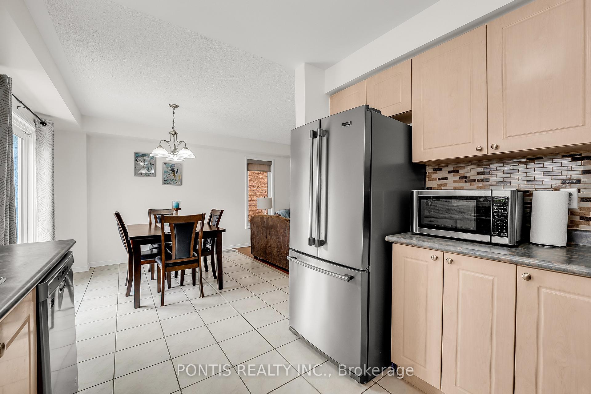 Photo 12 of 22 Mistdale Crescent, Brampton, Fletcher's Meadow — HOMEH