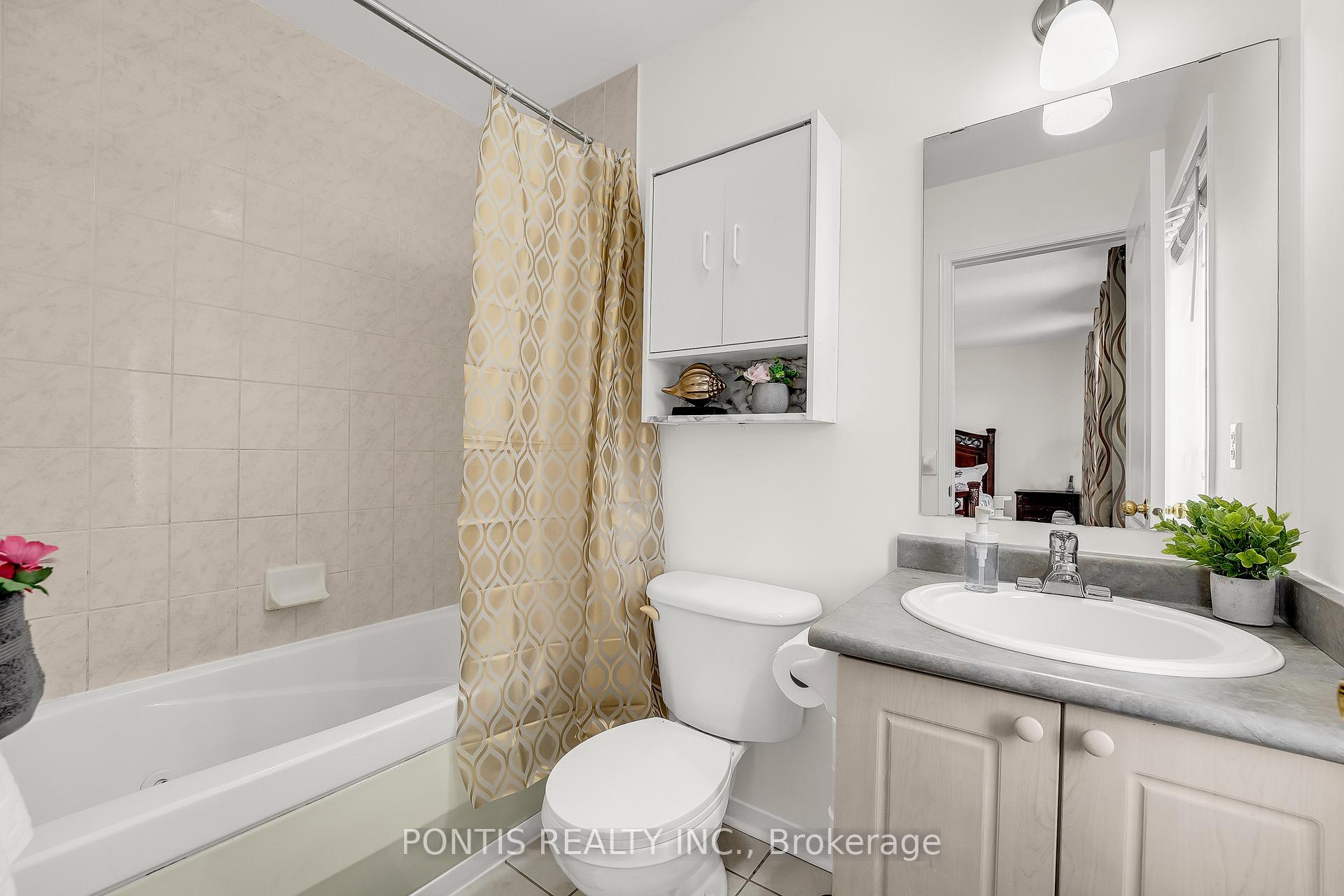 Photo 20 of 22 Mistdale Crescent, Brampton, Fletcher's Meadow — HOMEH