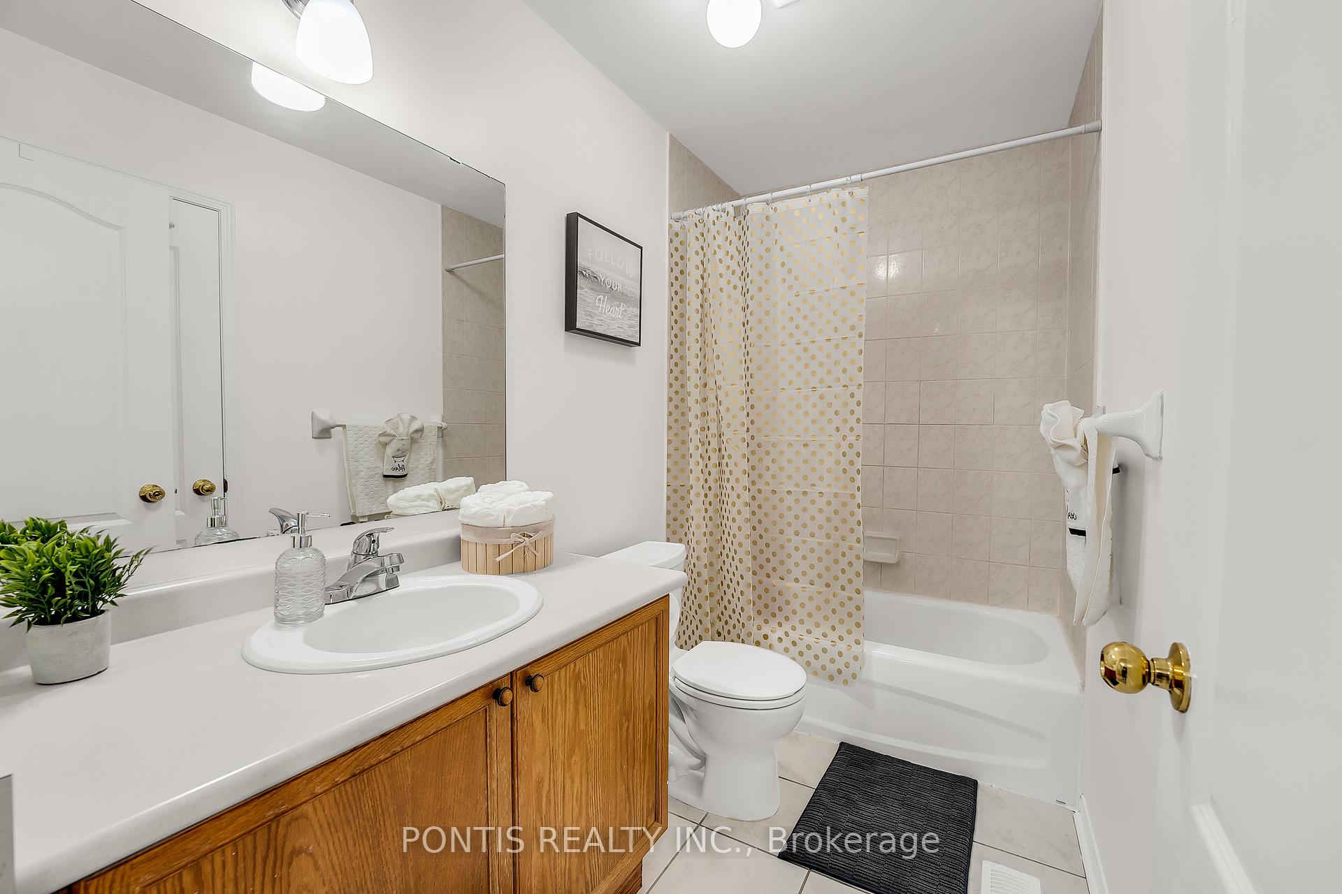 Photo 25 of 22 Mistdale Crescent, Brampton, Fletcher's Meadow — HOMEH