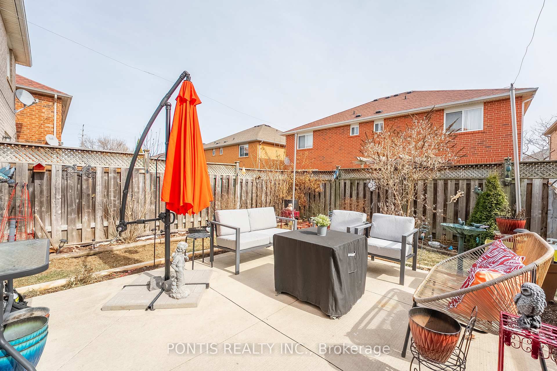 Photo 30 of 22 Mistdale Crescent, Brampton, Fletcher's Meadow — HOMEH