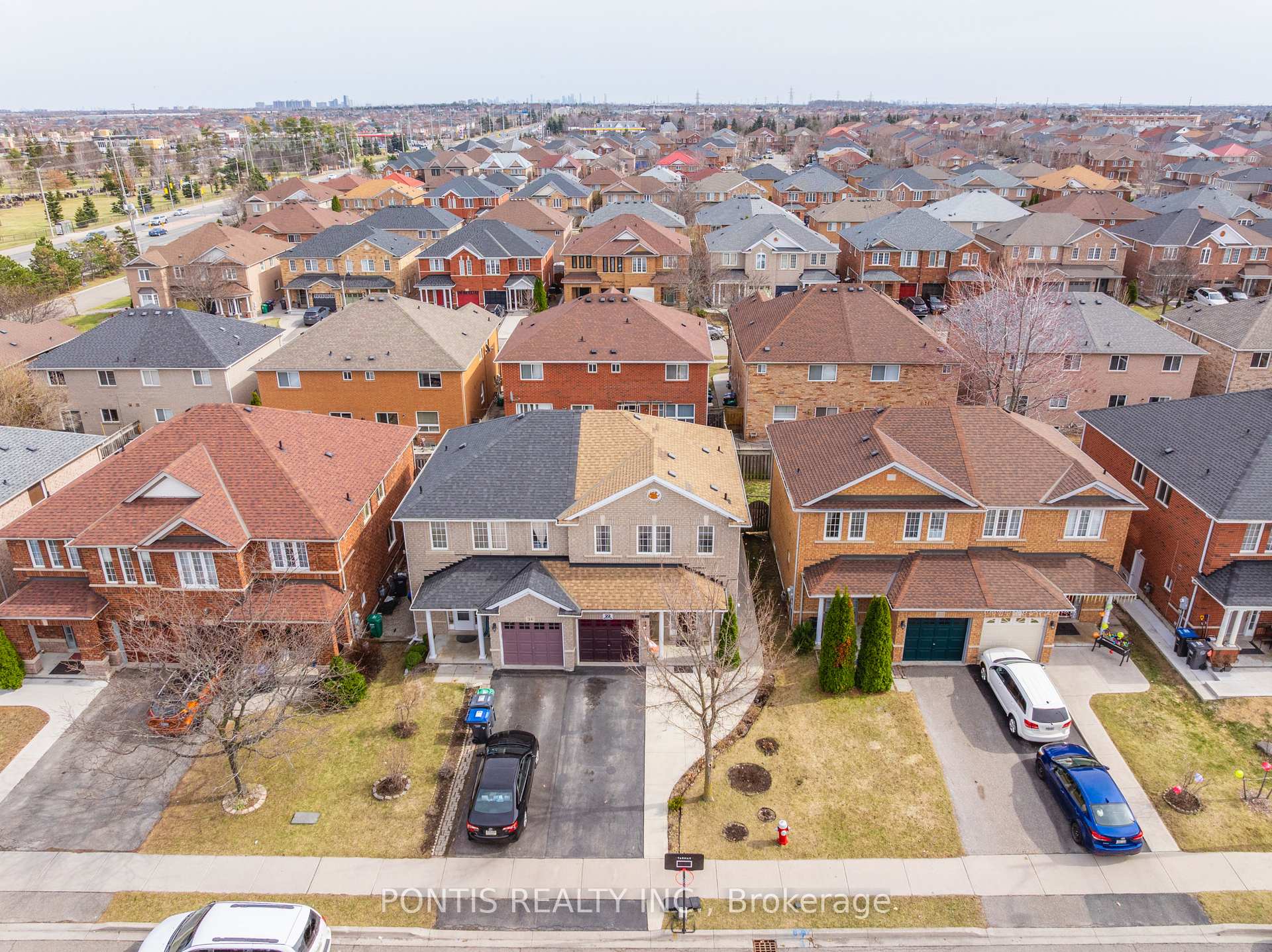 Photo 33 of 22 Mistdale Crescent, Brampton, Fletcher's Meadow — HOMEH