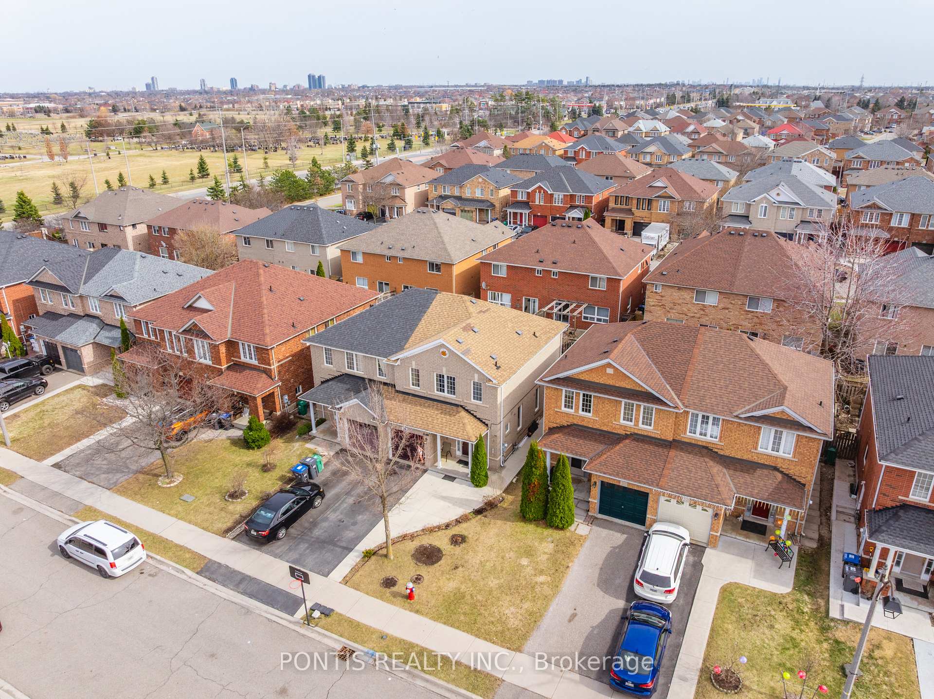 Photo 34 of 22 Mistdale Crescent, Brampton, Fletcher's Meadow — HOMEH