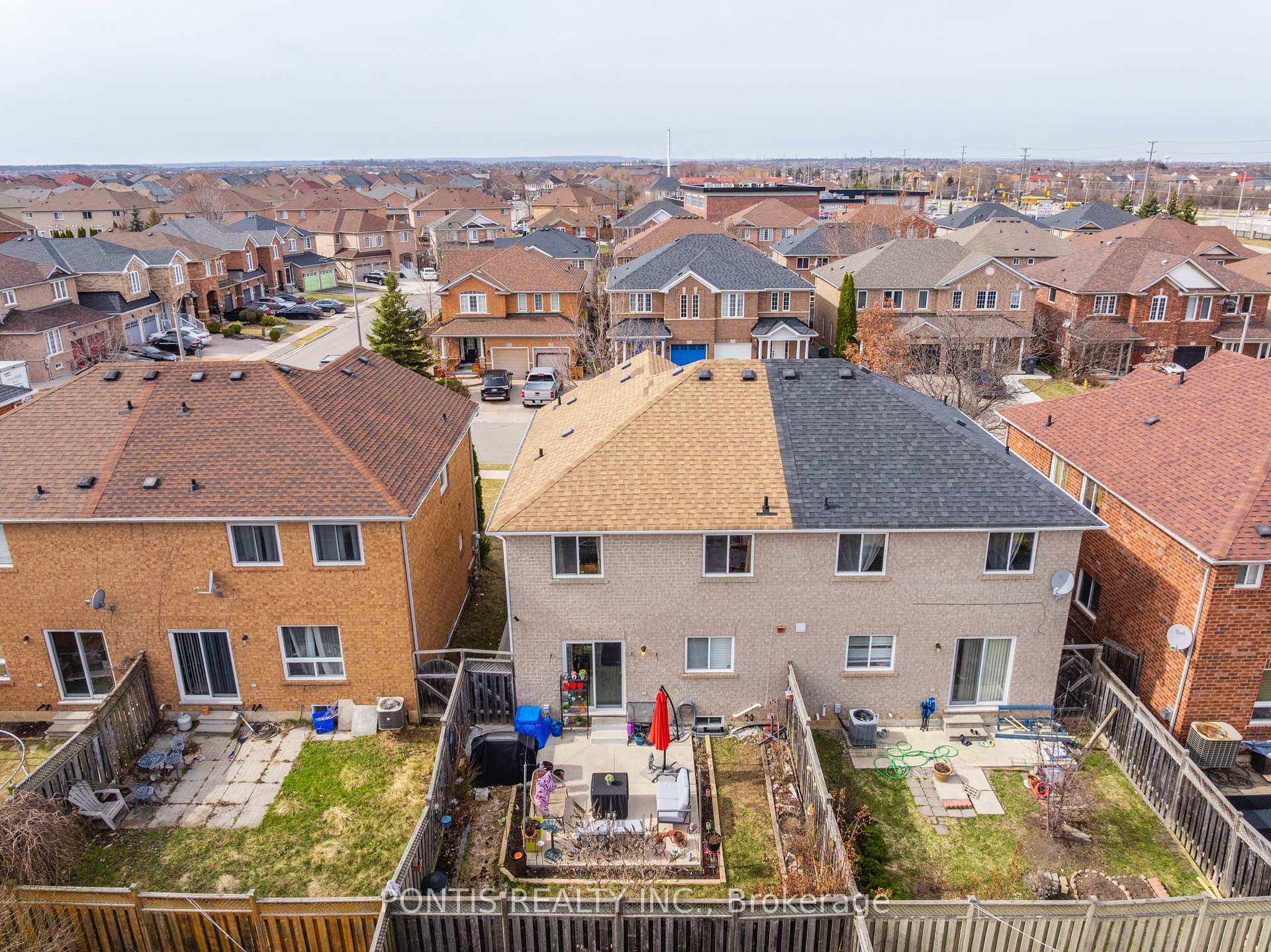 Photo 35 of 22 Mistdale Crescent, Brampton, Fletcher's Meadow — HOMEH