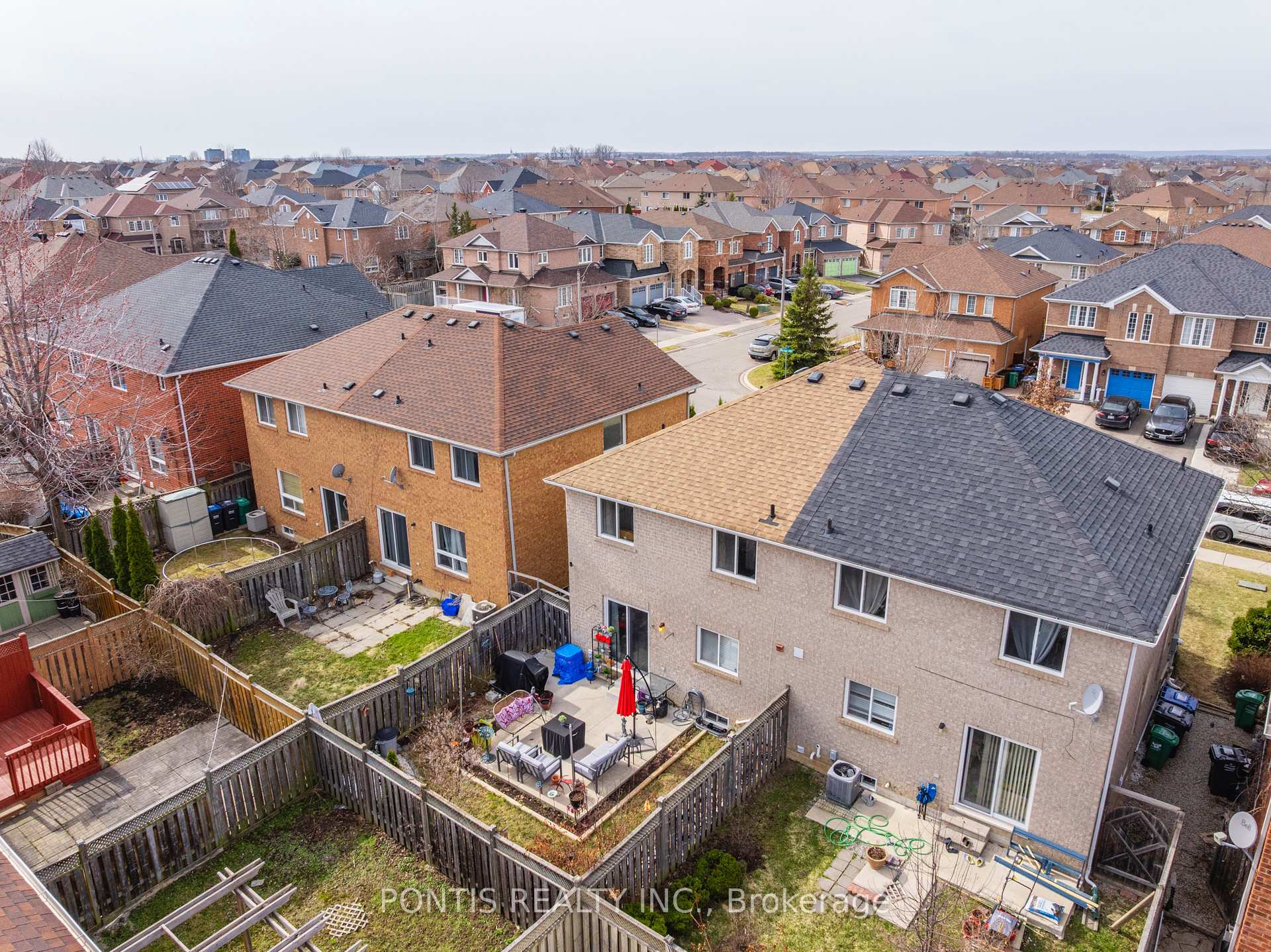 Photo 36 of 22 Mistdale Crescent, Brampton, Fletcher's Meadow — HOMEH