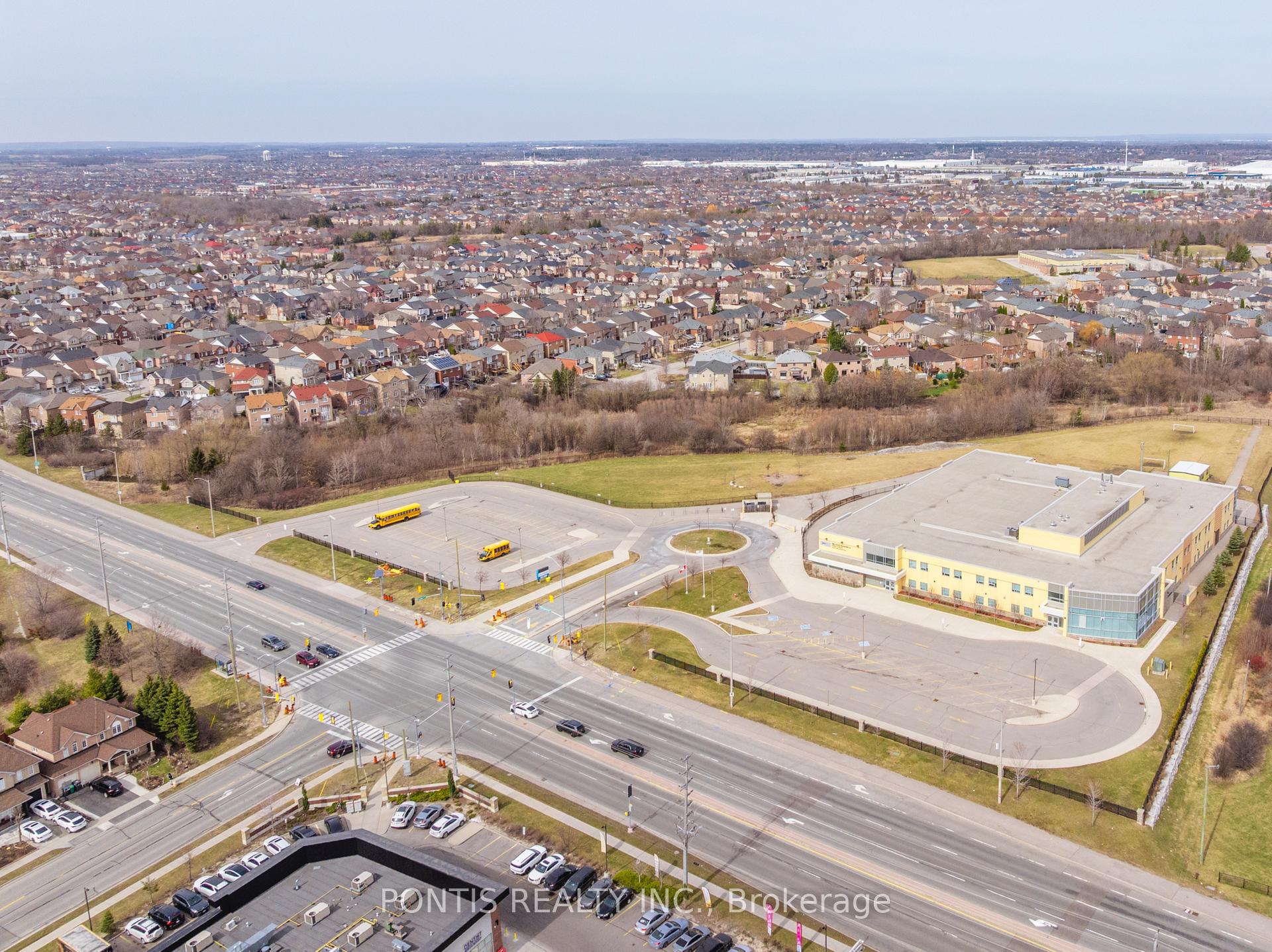 Photo 41 of 22 Mistdale Crescent, Brampton, Fletcher's Meadow — HOMEH