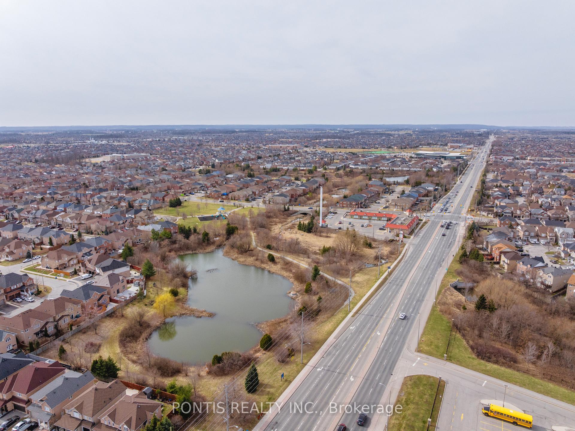 Photo 42 of 22 Mistdale Crescent, Brampton, Fletcher's Meadow — HOMEH