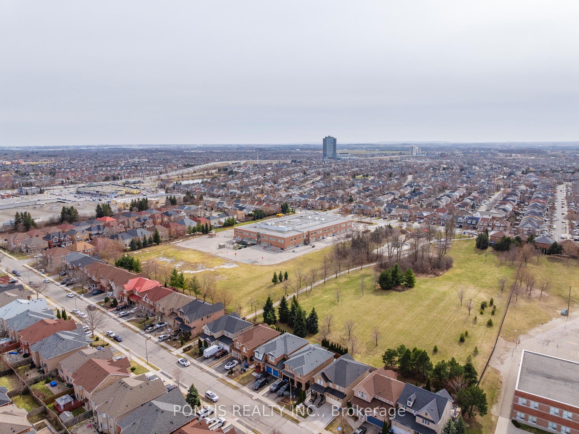 Photo 44 of 22 Mistdale Crescent, Brampton, Fletcher's Meadow — HOMEH