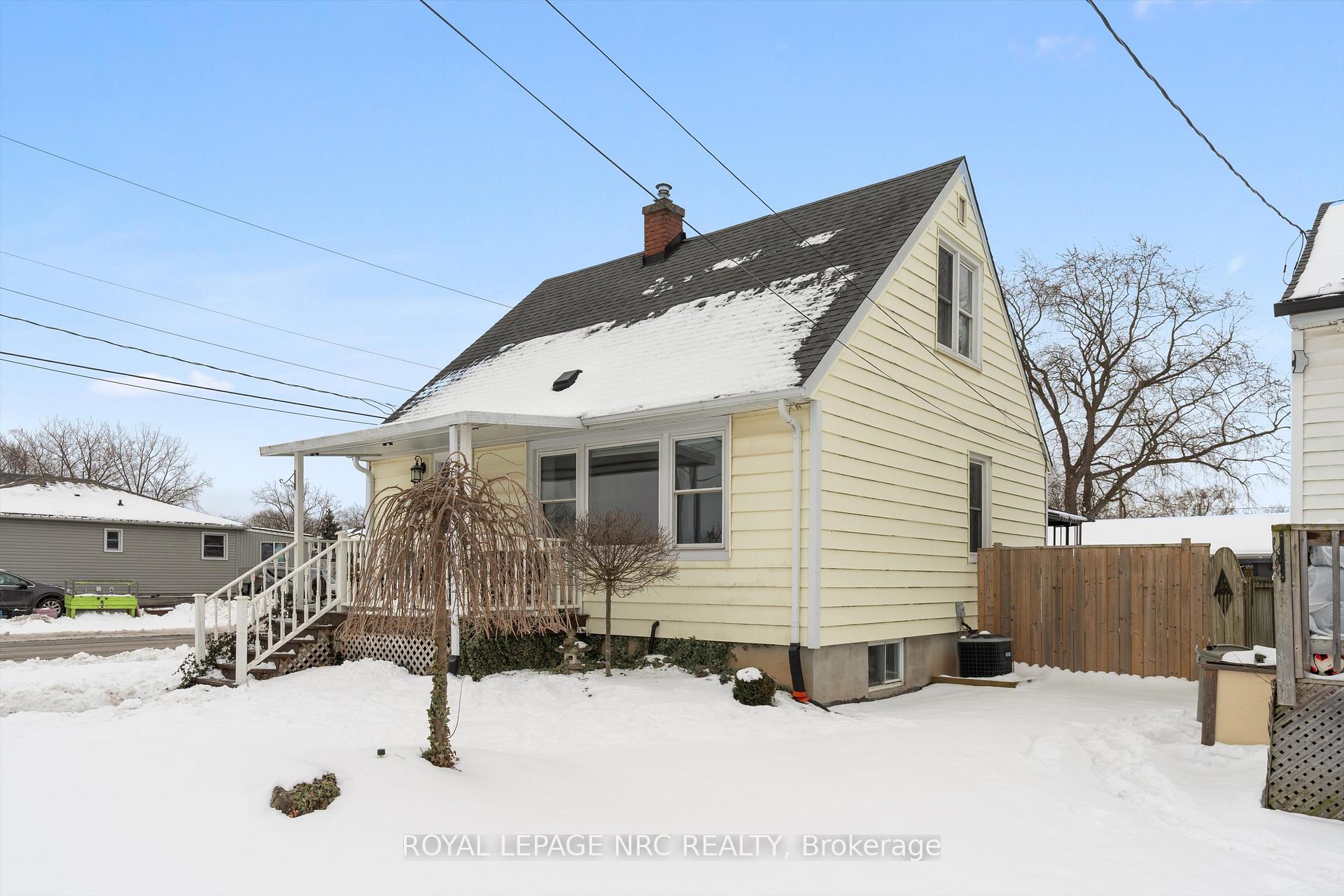 Photo 2 of 16 Admiral Road, St. Catharines, Secord Woods — HOMEH