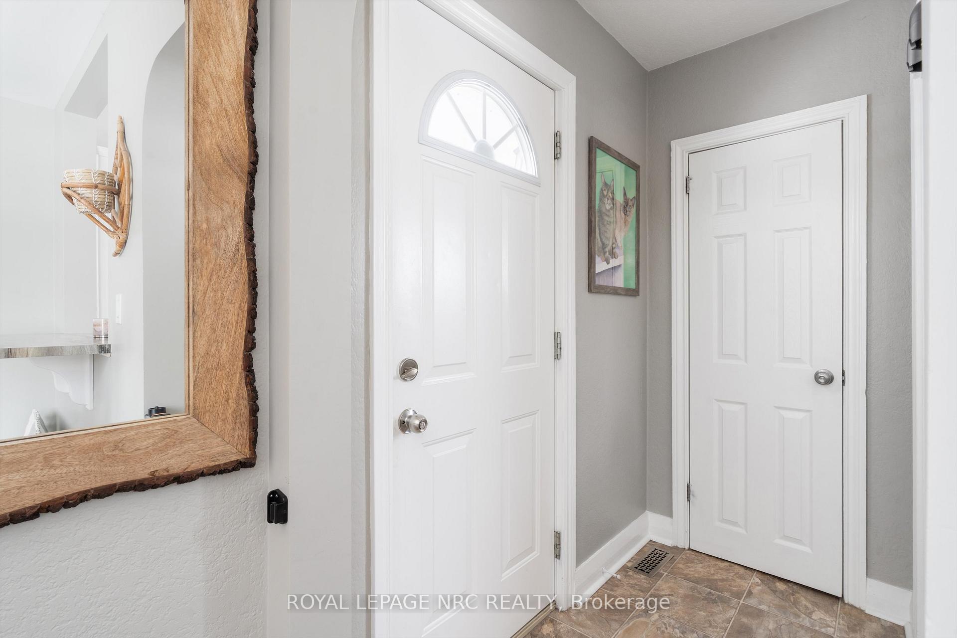 Photo 4 of 16 Admiral Road, St. Catharines, Secord Woods — HOMEH