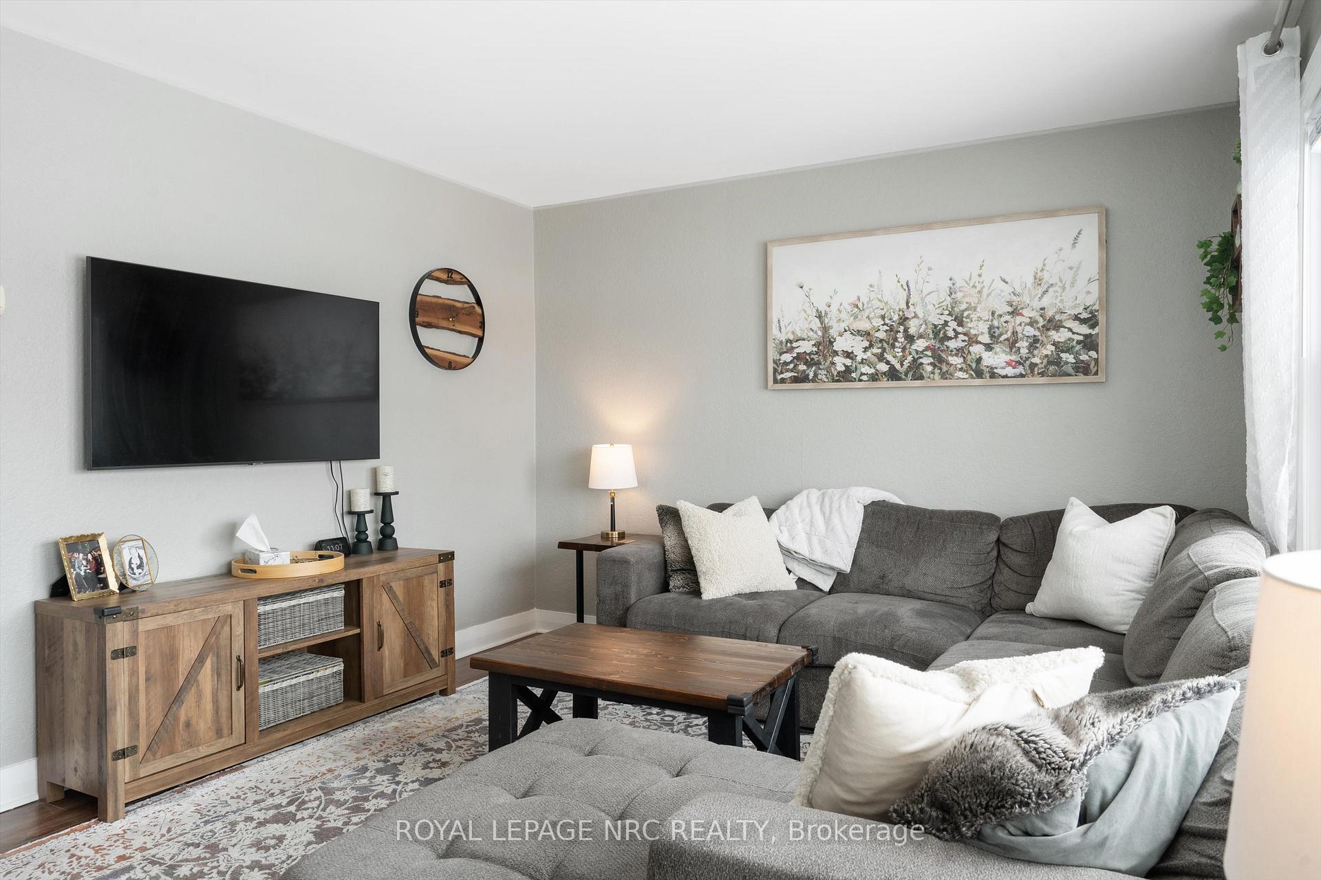 Photo 8 of 16 Admiral Road, St. Catharines, Secord Woods — HOMEH
