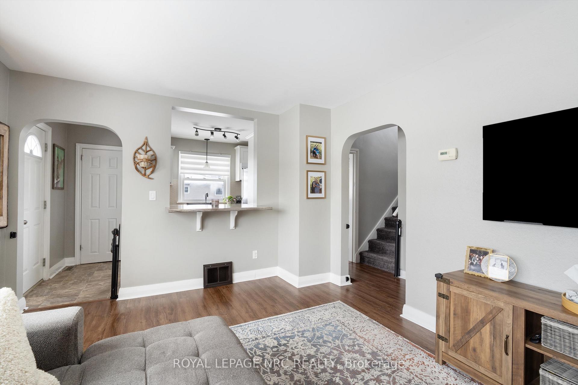 Photo 9 of 16 Admiral Road, St. Catharines, Secord Woods — HOMEH