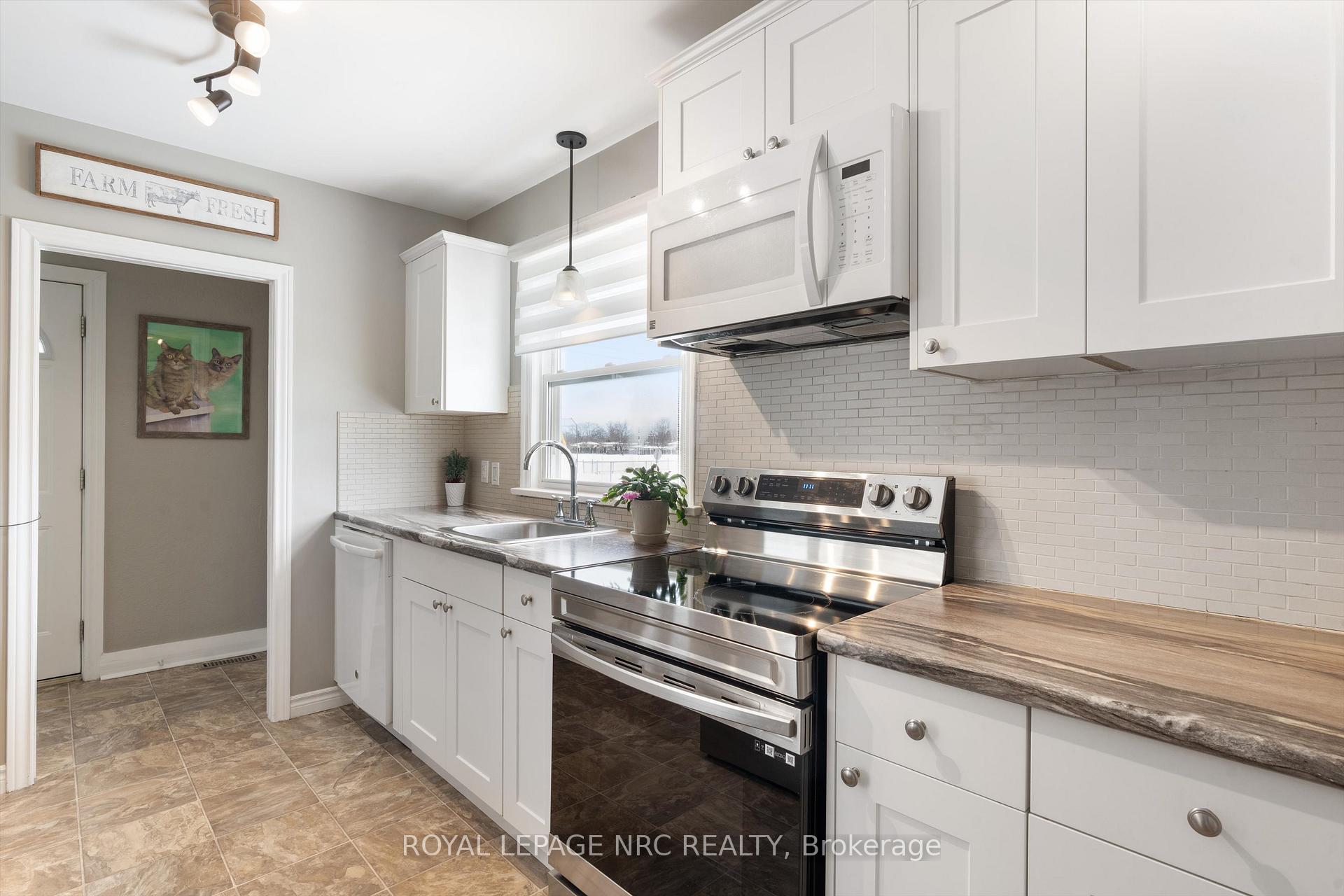 Photo 10 of 16 Admiral Road, St. Catharines, Secord Woods — HOMEH