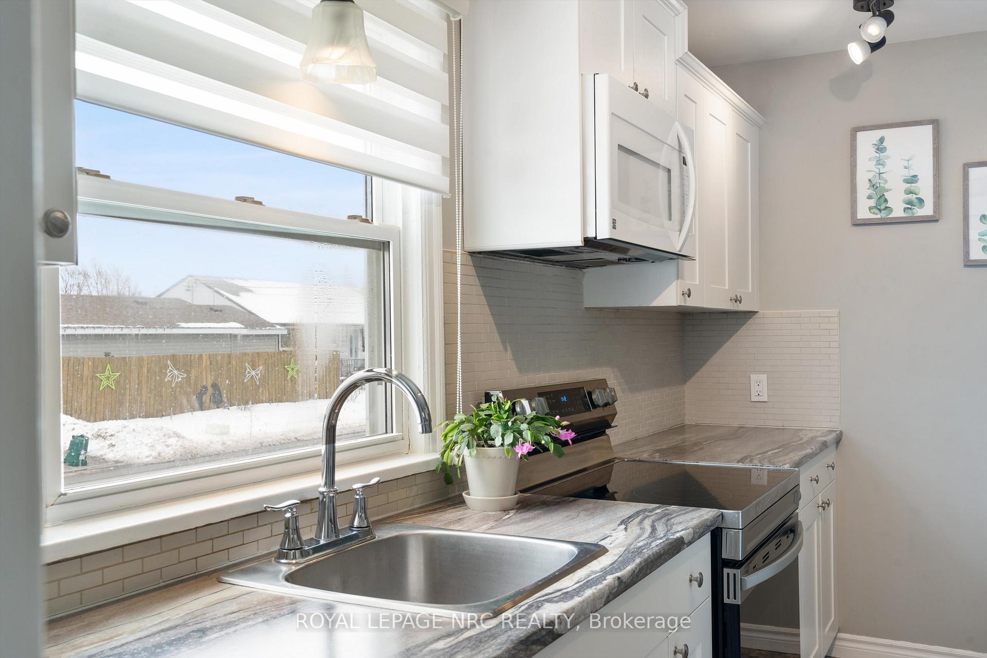 Photo 12 of 16 Admiral Road, St. Catharines, Secord Woods — HOMEH