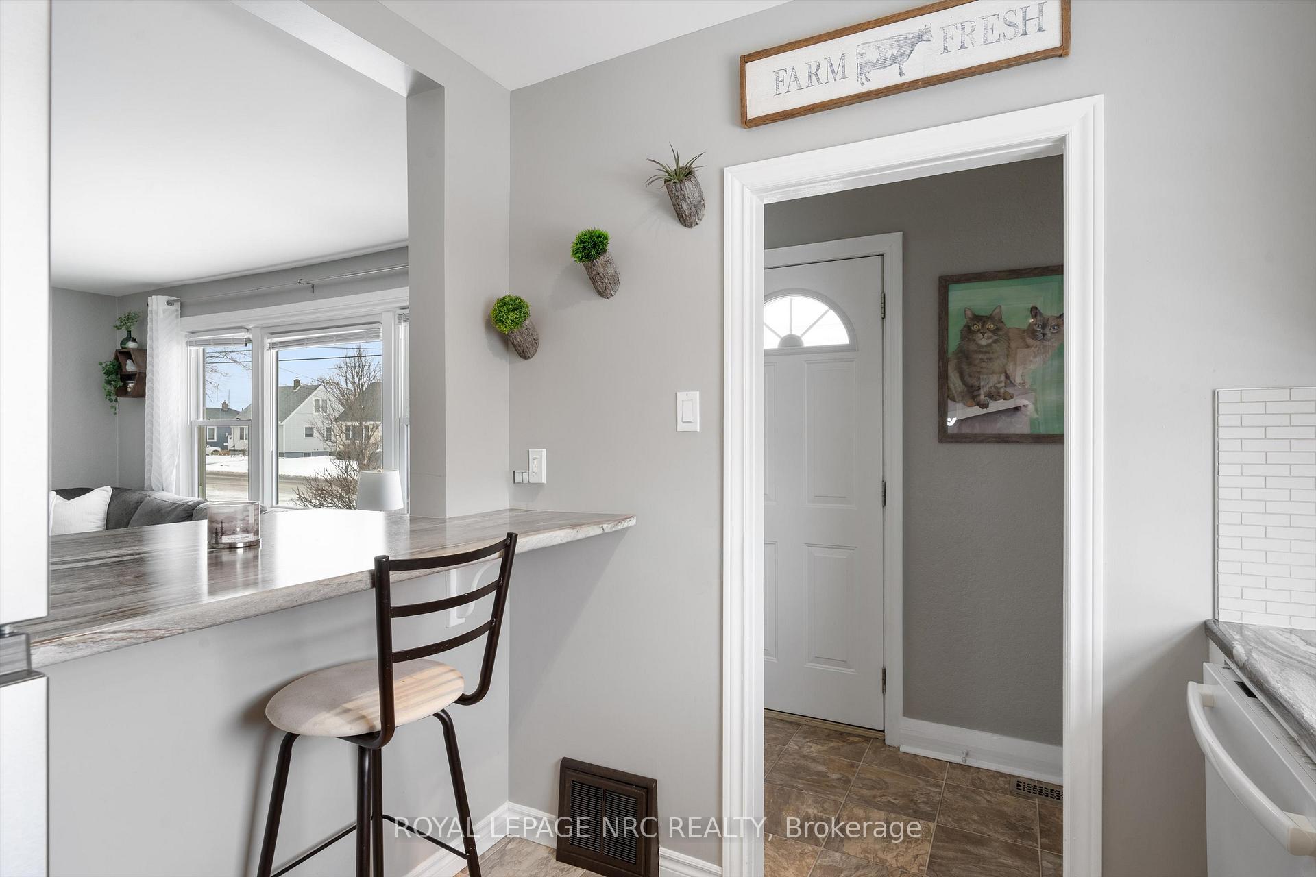 Photo 14 of 16 Admiral Road, St. Catharines, Secord Woods — HOMEH