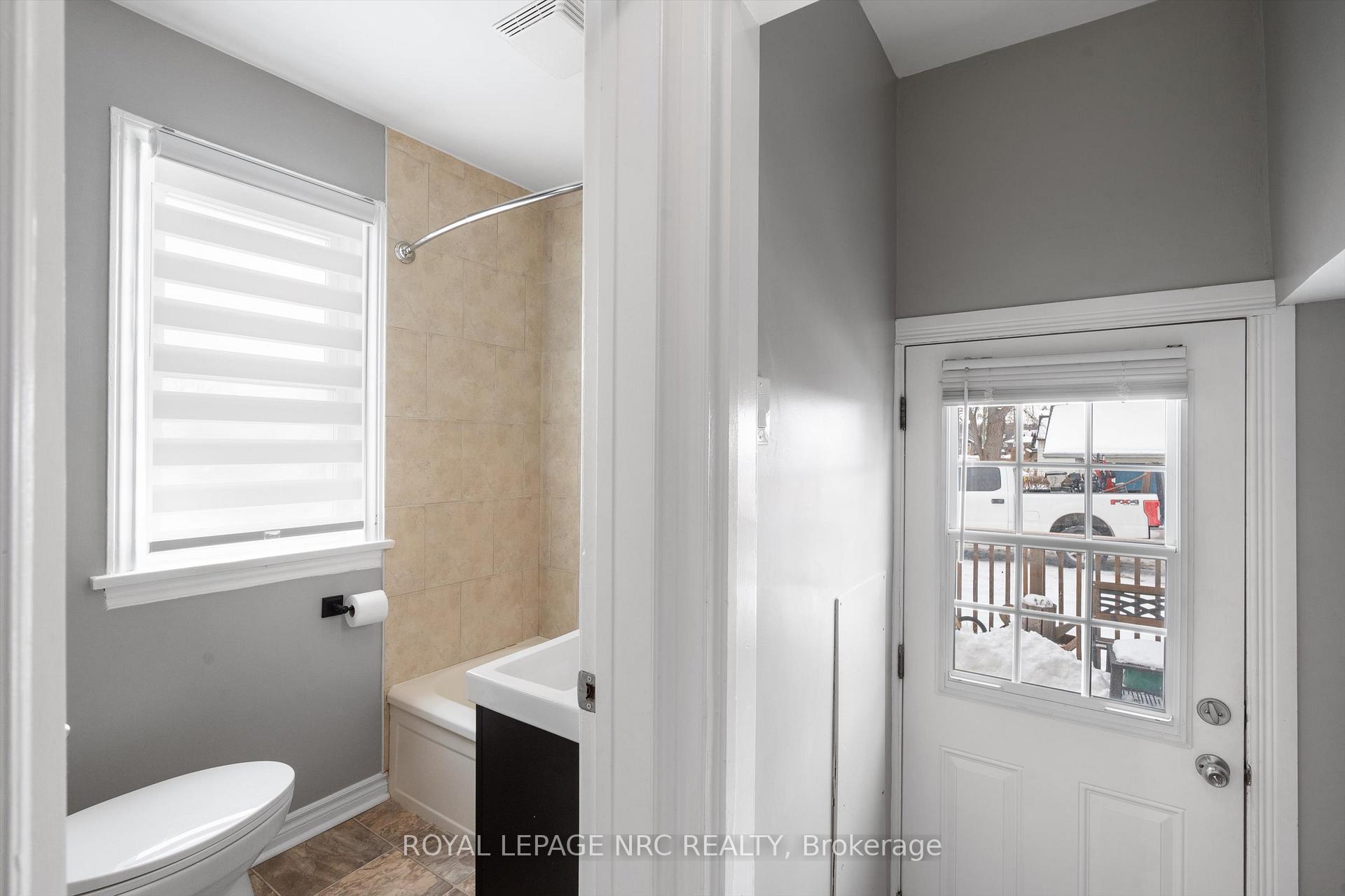 Photo 15 of 16 Admiral Road, St. Catharines, Secord Woods — HOMEH