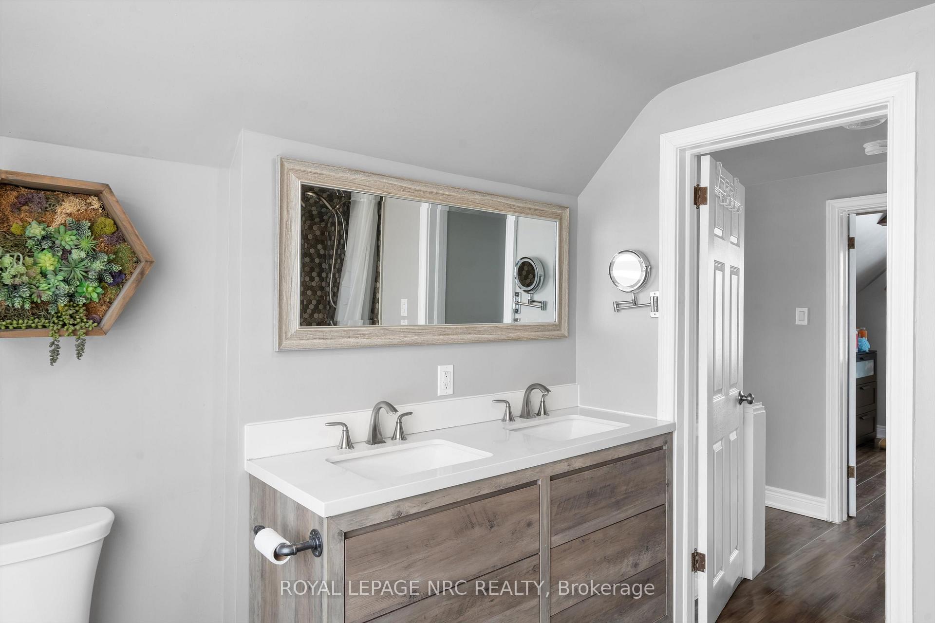 Photo 21 of 16 Admiral Road, St. Catharines, Secord Woods — HOMEH