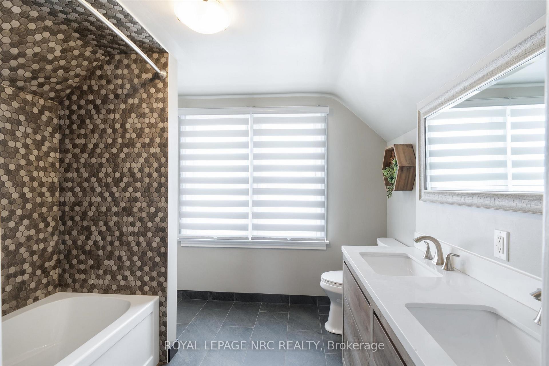 Photo 22 of 16 Admiral Road, St. Catharines, Secord Woods — HOMEH