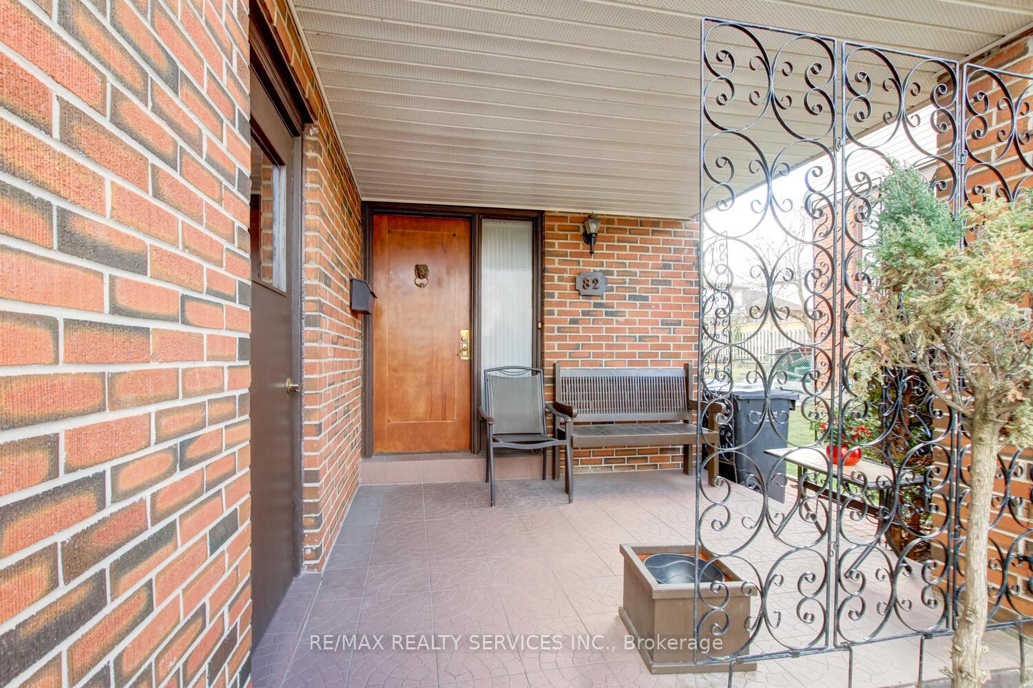Photo 2 of 82 Horne Drive, Brampton, Brampton North — HOMEH