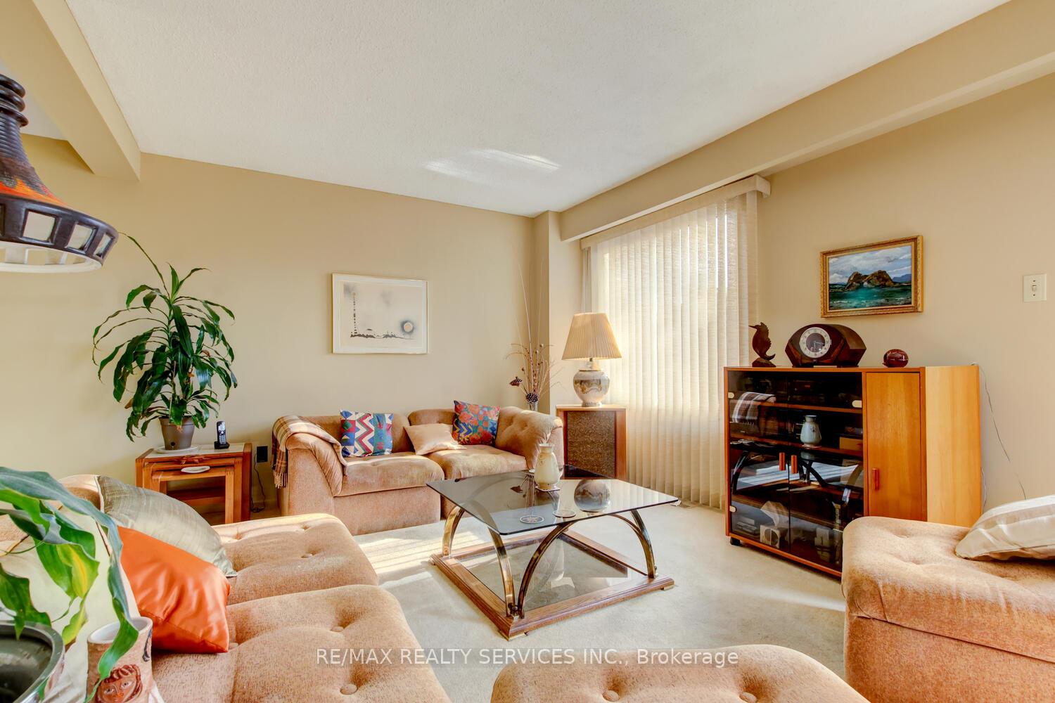 Photo 5 of 82 Horne Drive, Brampton, Brampton North — HOMEH
