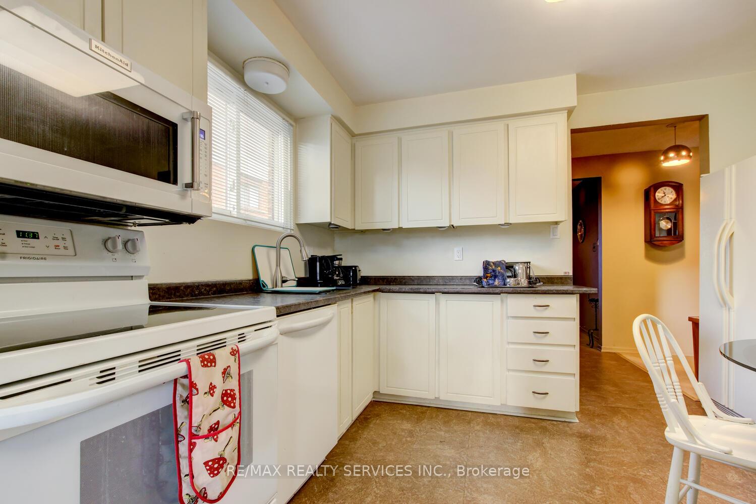 Photo 10 of 82 Horne Drive, Brampton, Brampton North — HOMEH
