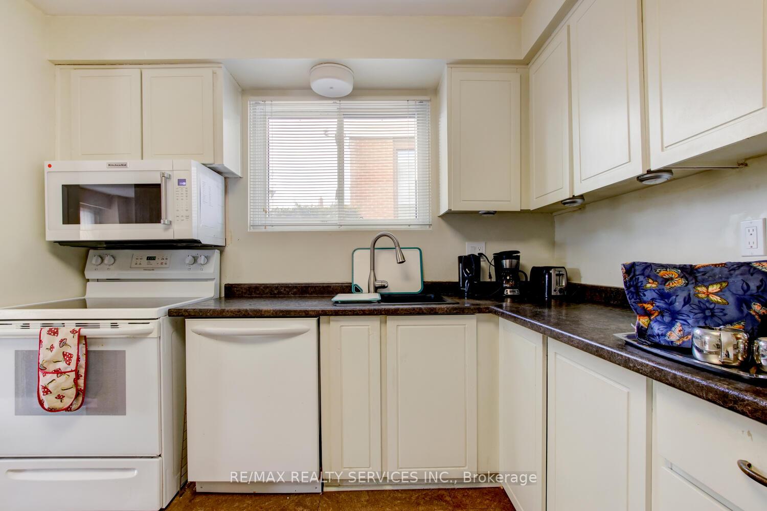 Photo 11 of 82 Horne Drive, Brampton, Brampton North — HOMEH