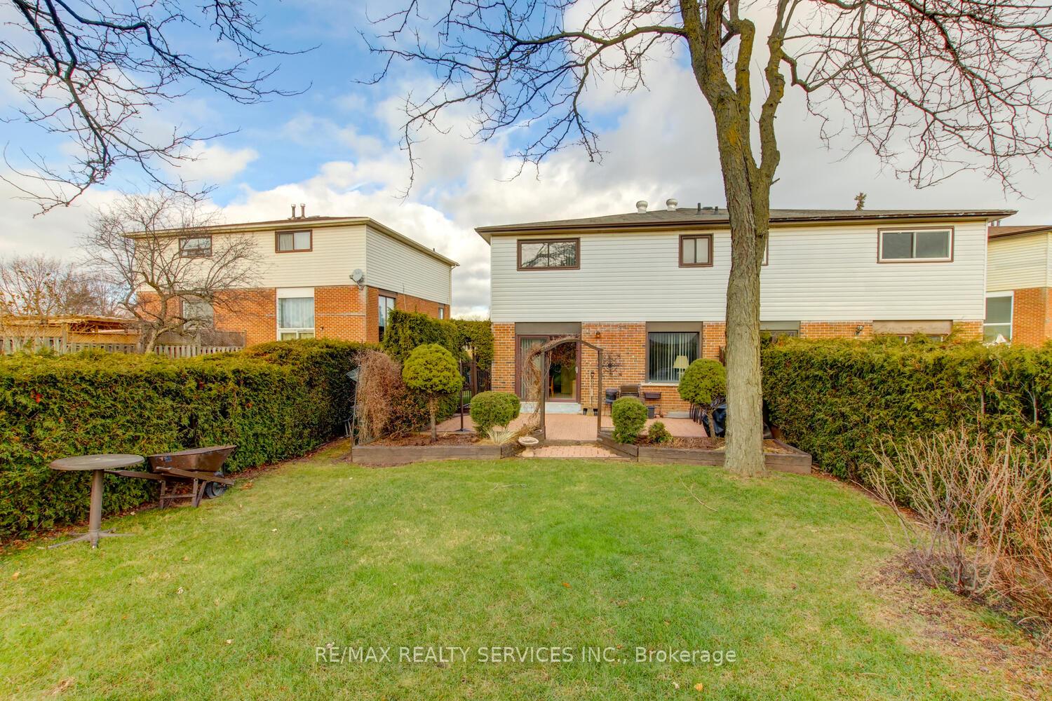 Photo 37 of 82 Horne Drive, Brampton, Brampton North — HOMEH