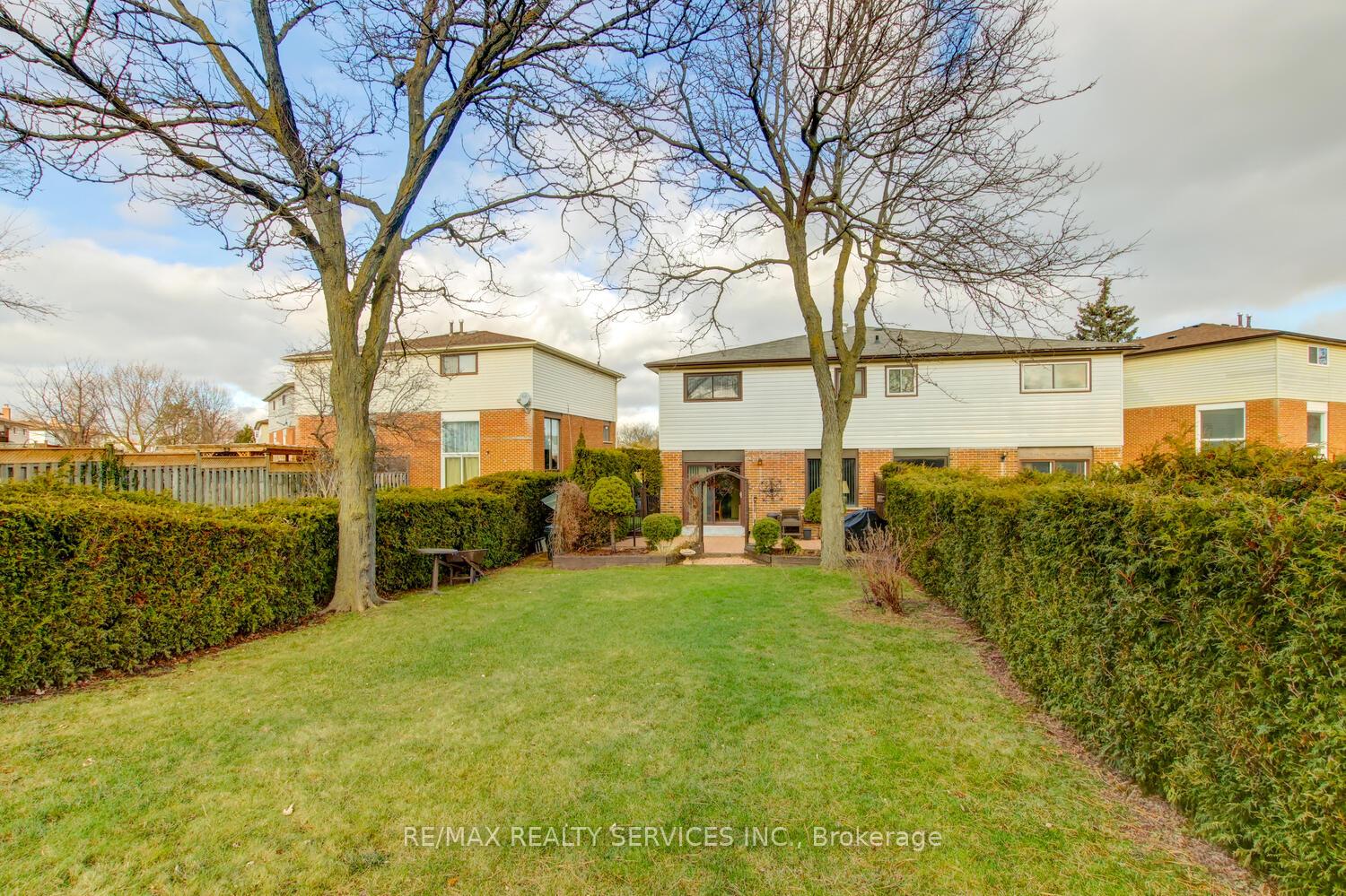Photo 38 of 82 Horne Drive, Brampton, Brampton North — HOMEH