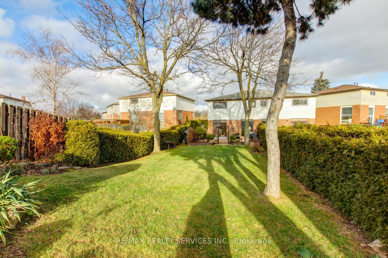 Photo 39 of 82 Horne Drive, Brampton, Brampton North — HOMEH