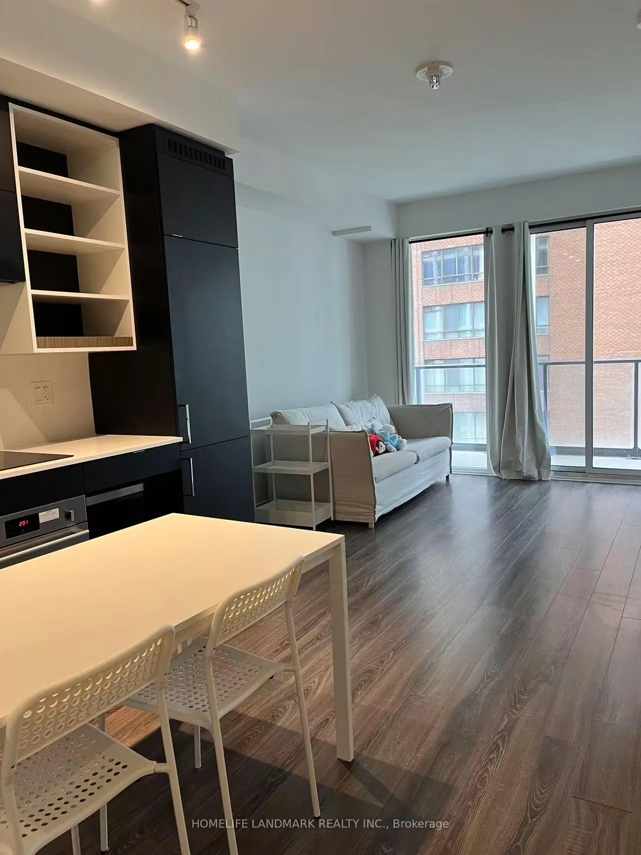 Front of Unit 814, 20 Edward Street
