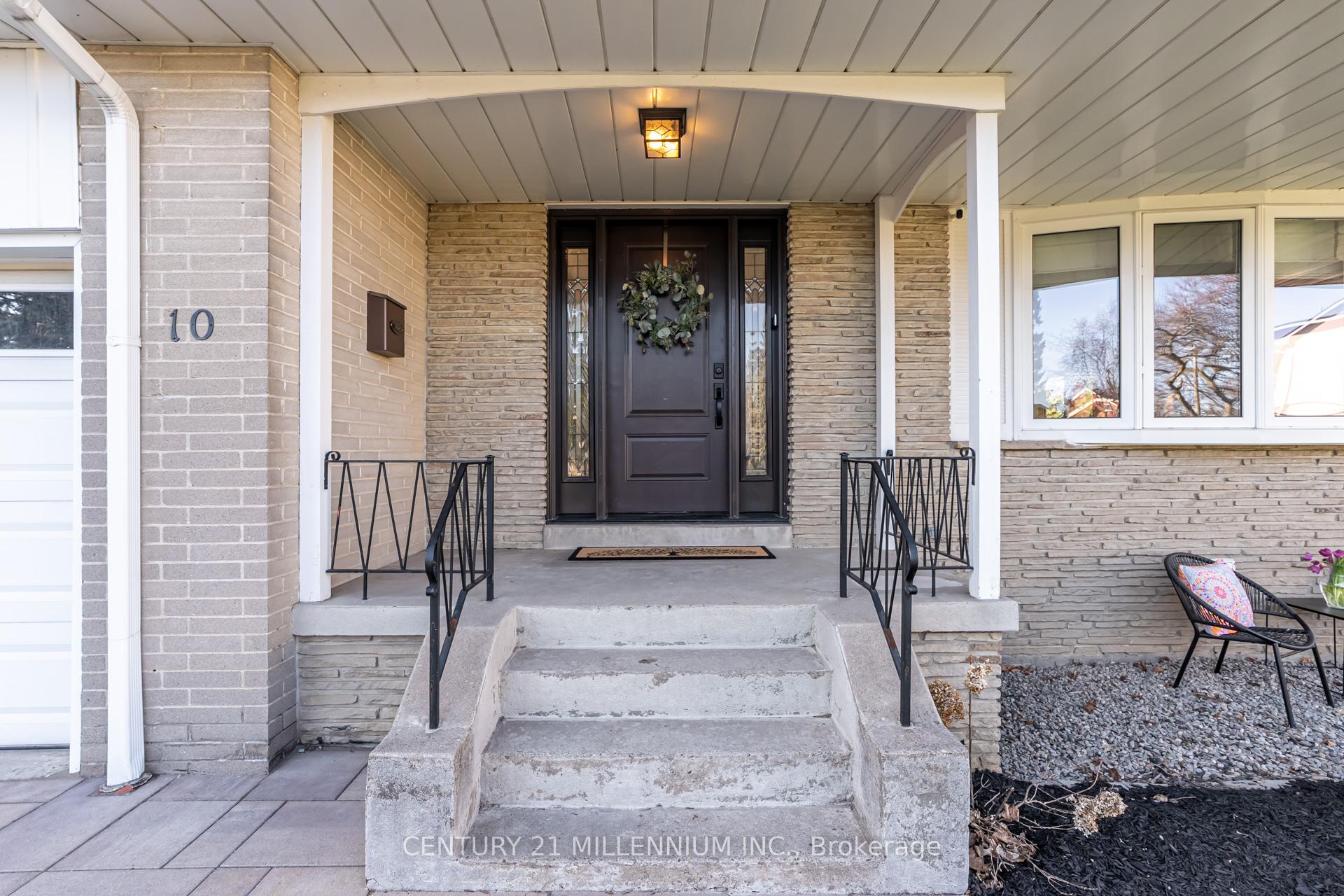 Photo 4 of 10 Greystone Crescent, Brampton, Brampton South — HOMEH