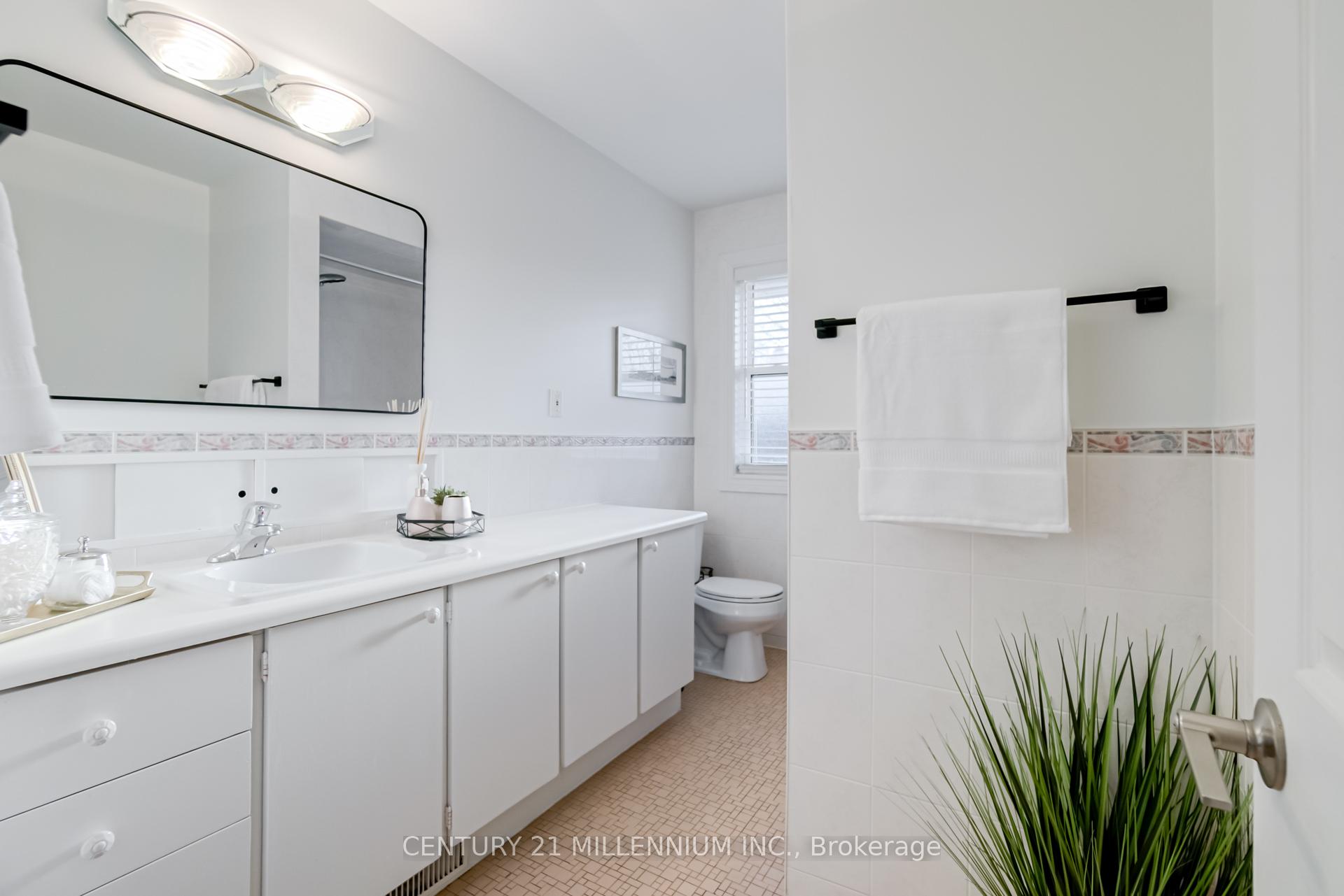 Photo 22 of 10 Greystone Crescent, Brampton, Brampton South — HOMEH