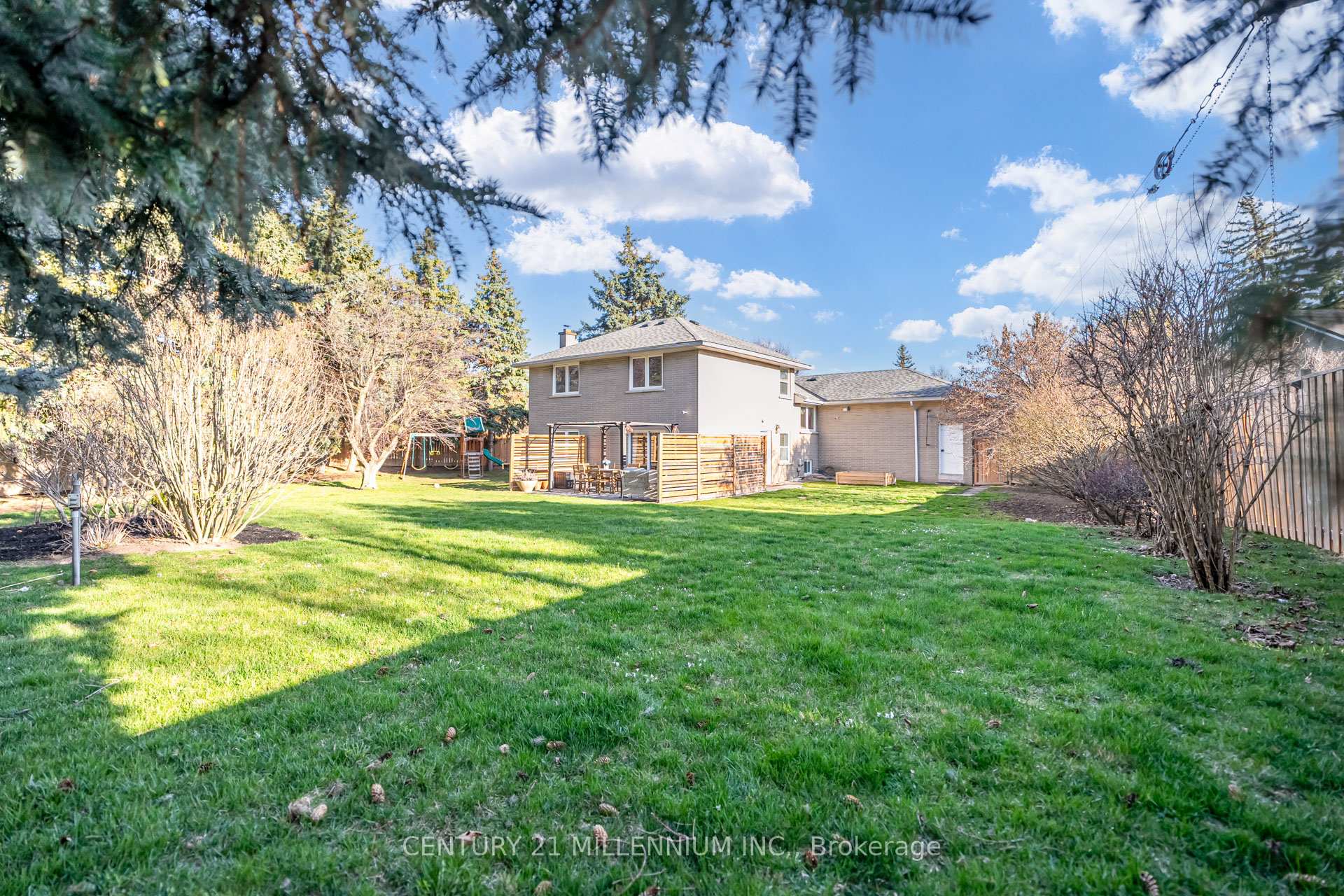 Photo 38 of 10 Greystone Crescent, Brampton, Brampton South — HOMEH