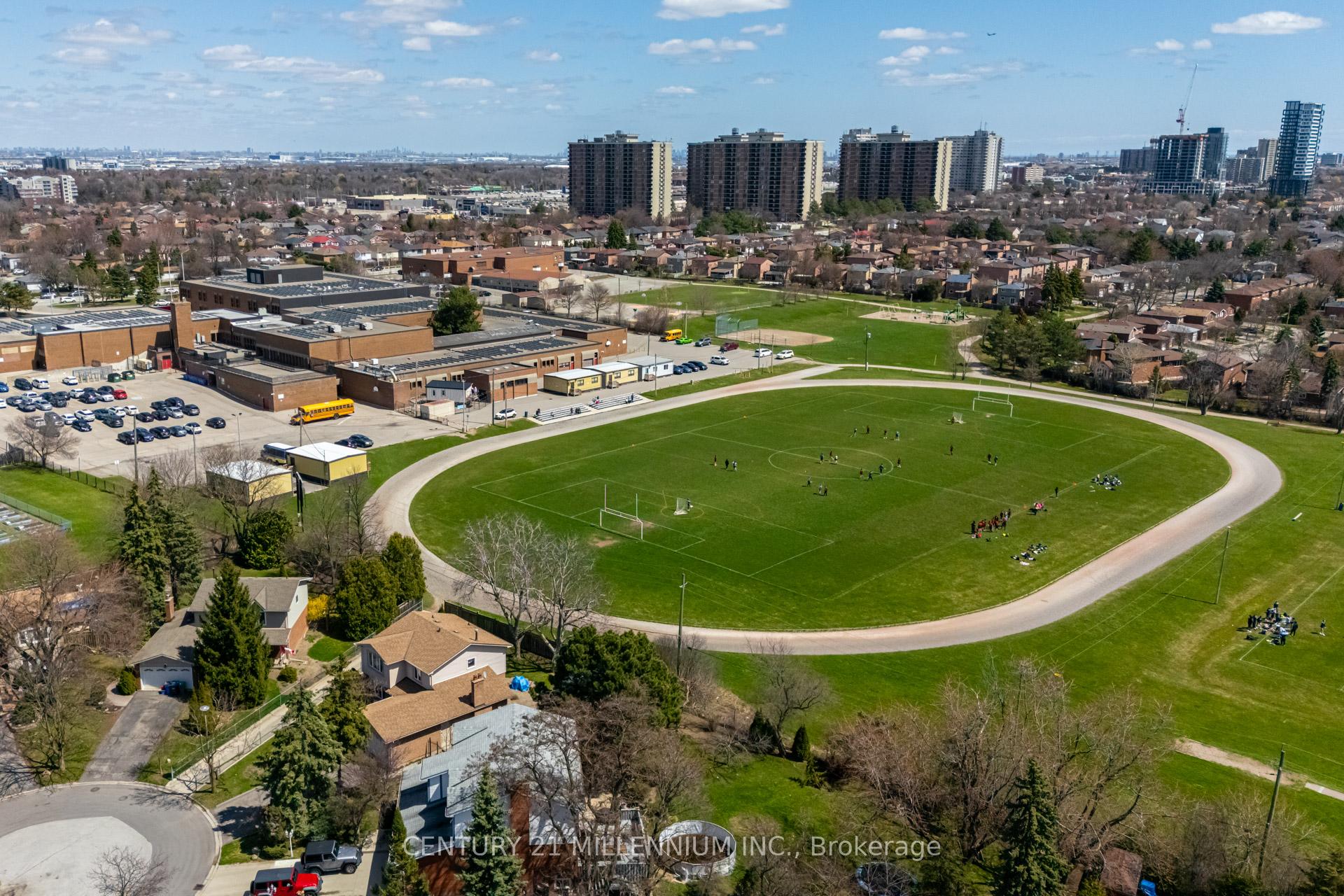 Photo 43 of 10 Greystone Crescent, Brampton, Brampton South — HOMEH