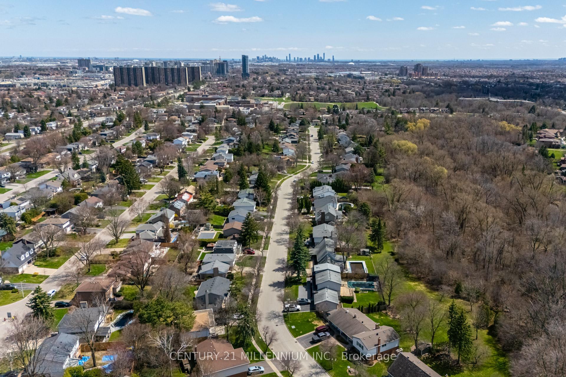 Photo 44 of 10 Greystone Crescent, Brampton, Brampton South — HOMEH