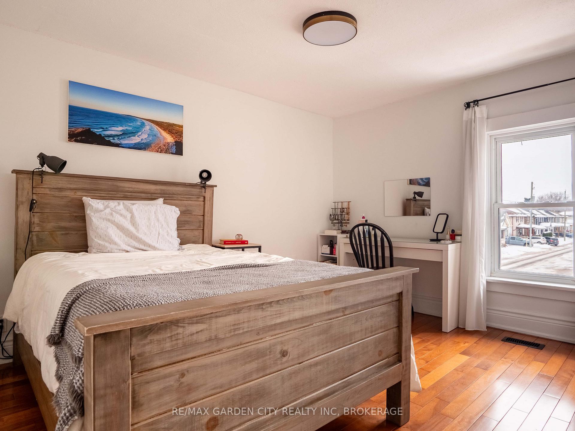 Photo 20 of 75 York Street, St. Catharines, Downtown — HOMEH