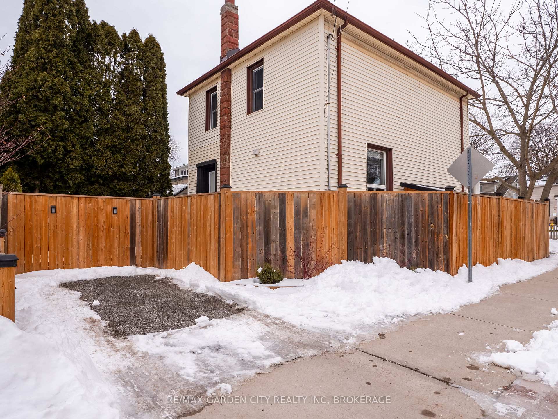 Photo 36 of 75 York Street, St. Catharines, Downtown — HOMEH