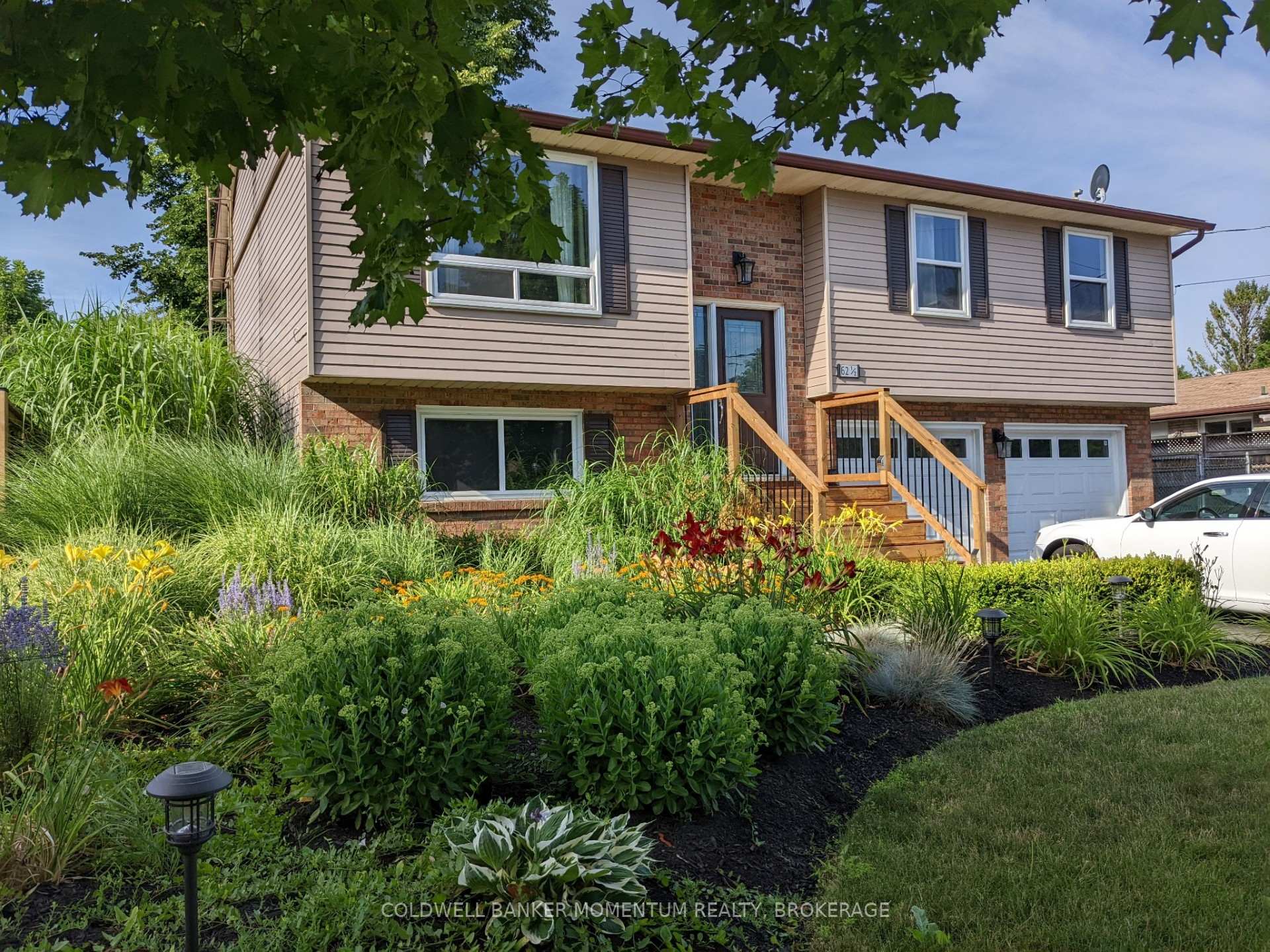 Photo 5 of 62.5 Lakehurst Drive, St. Catharines, Lakeport — HOMEH