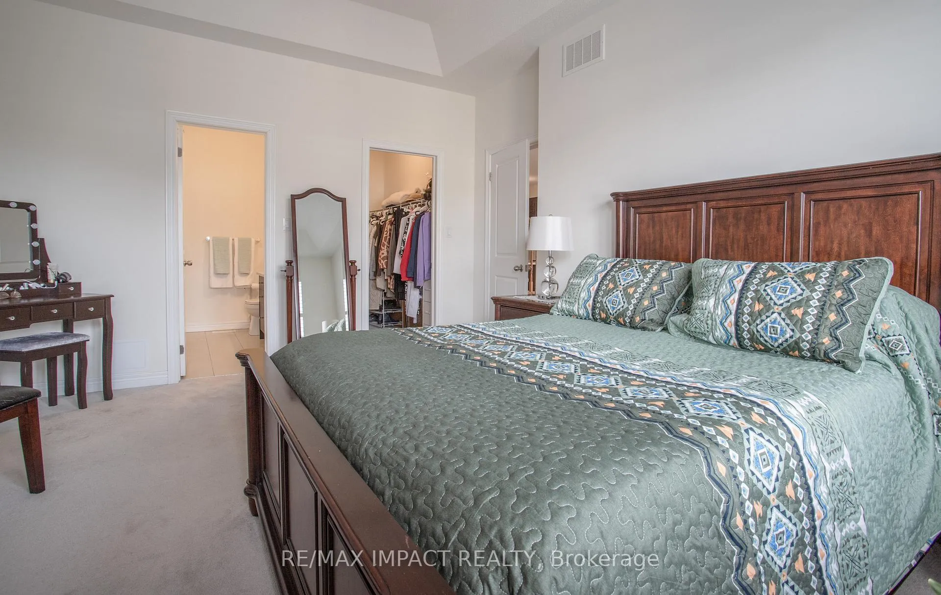 Photo 13 of 23 Louis Way, Scugog, Port Perry — HOMEH