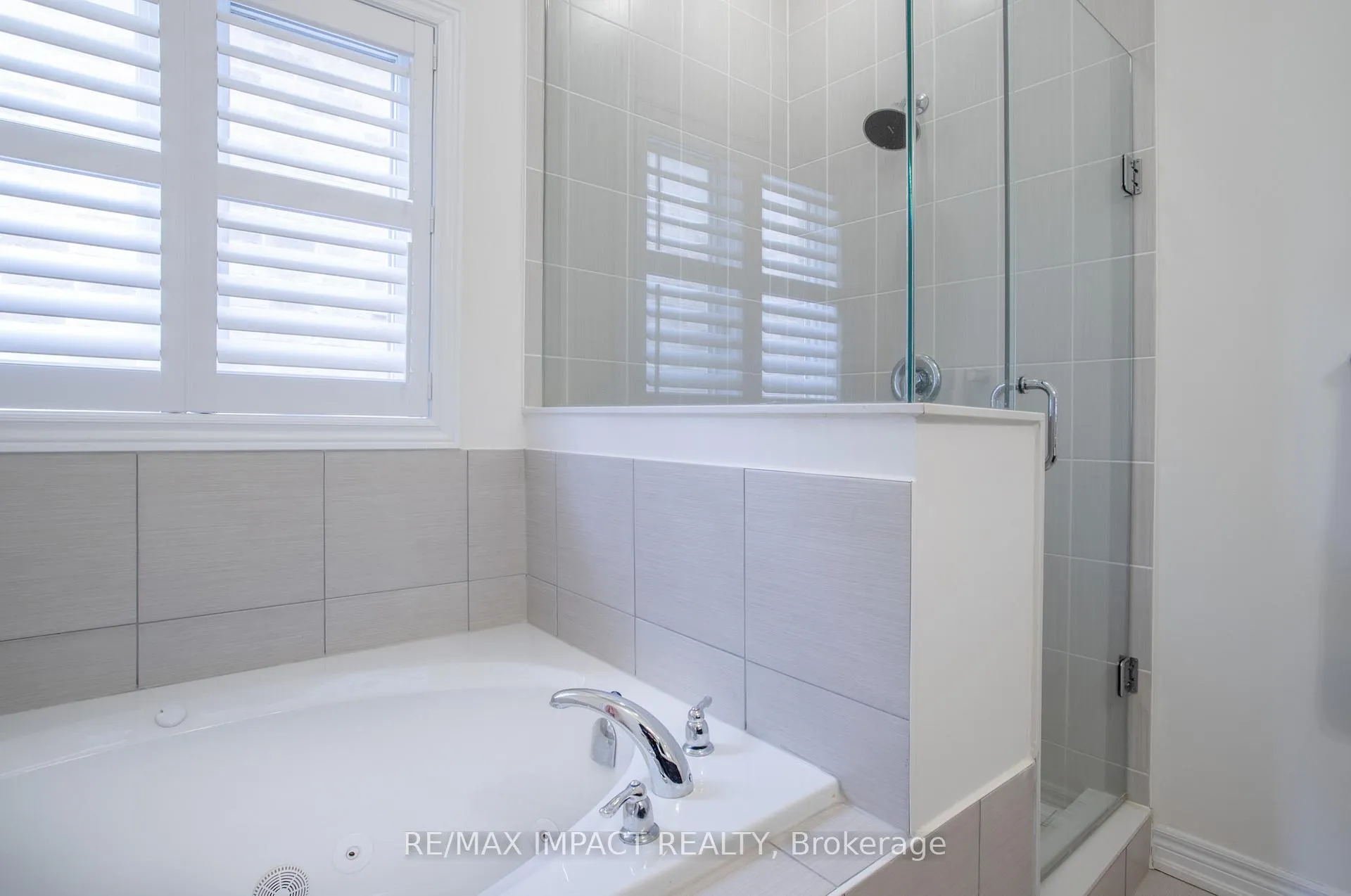 Photo 15 of 23 Louis Way, Scugog, Port Perry — HOMEH