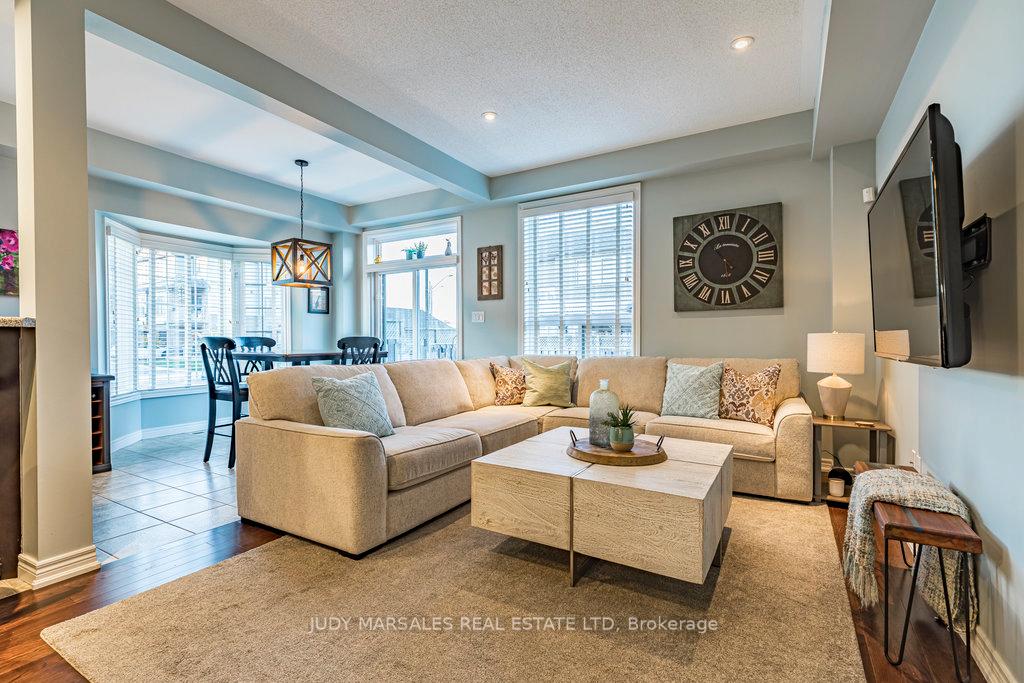 Photo 7 of 4 Marina Point Crescent, Hamilton, Winona Park — HOMEH