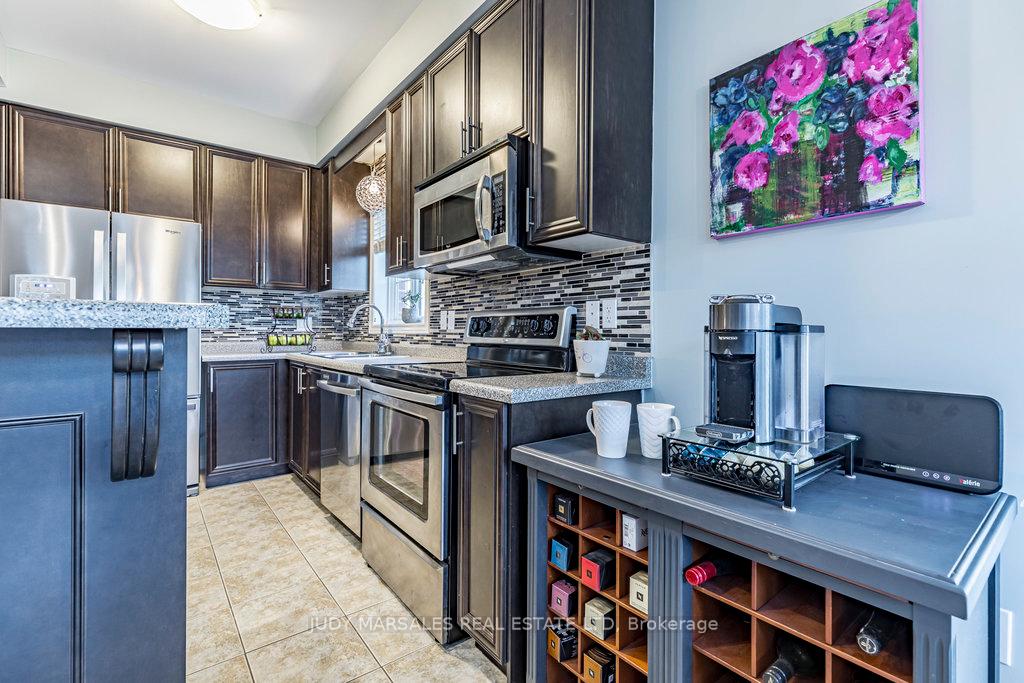 Photo 10 of 4 Marina Point Crescent, Hamilton, Winona Park — HOMEH