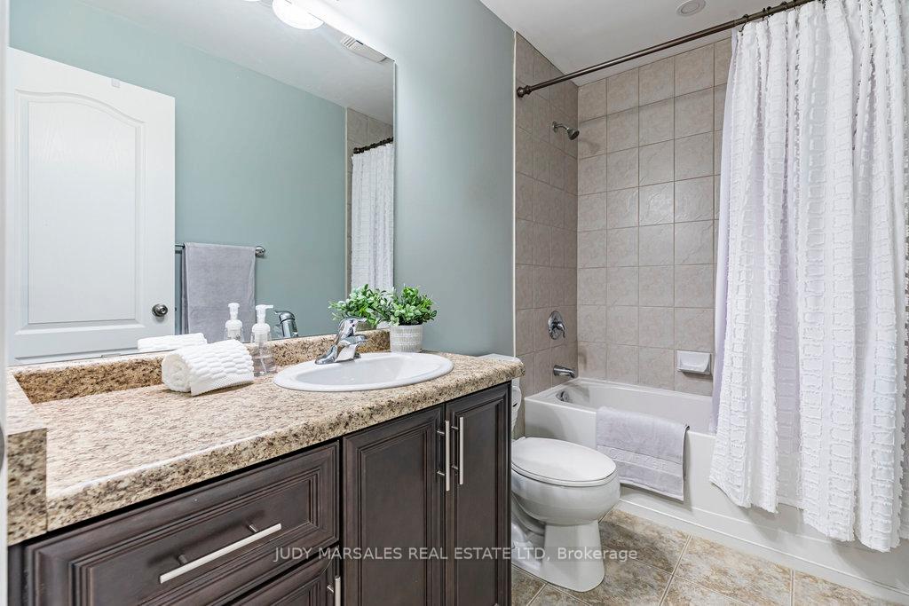 Photo 17 of 4 Marina Point Crescent, Hamilton, Winona Park — HOMEH