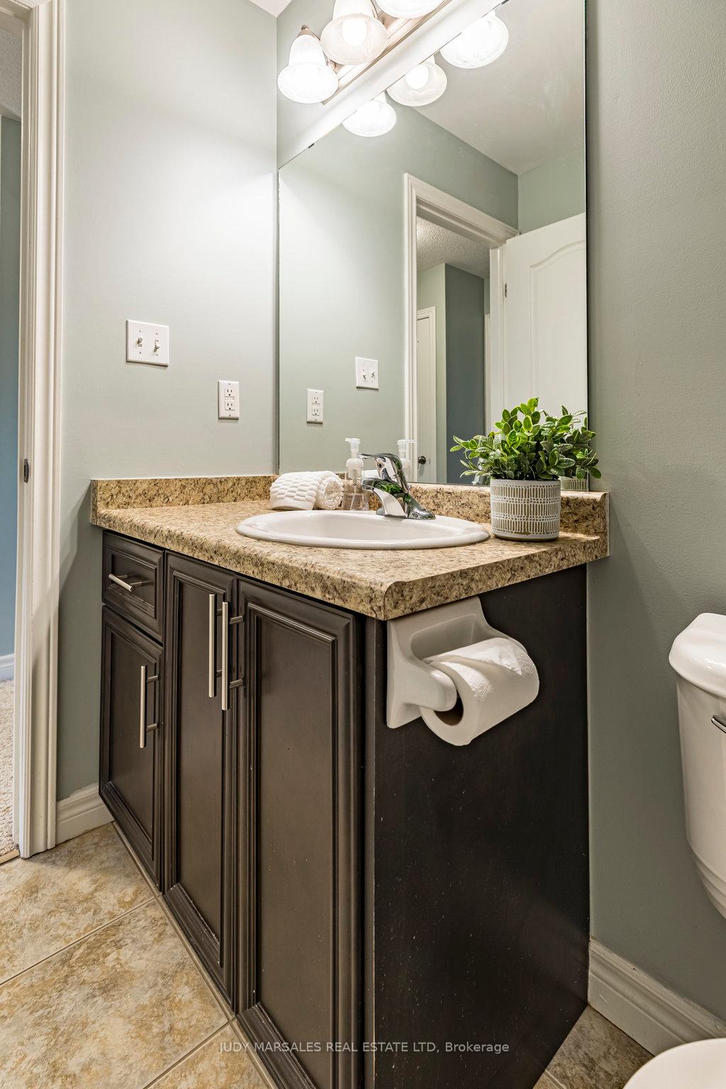Photo 18 of 4 Marina Point Crescent, Hamilton, Winona Park — HOMEH