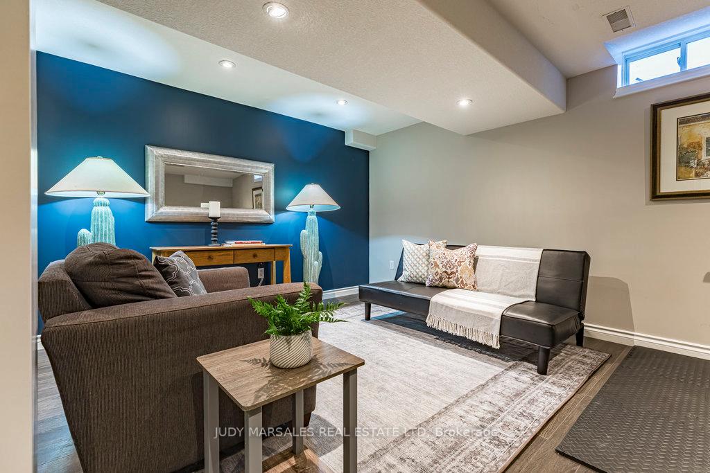 Photo 24 of 4 Marina Point Crescent, Hamilton, Winona Park — HOMEH